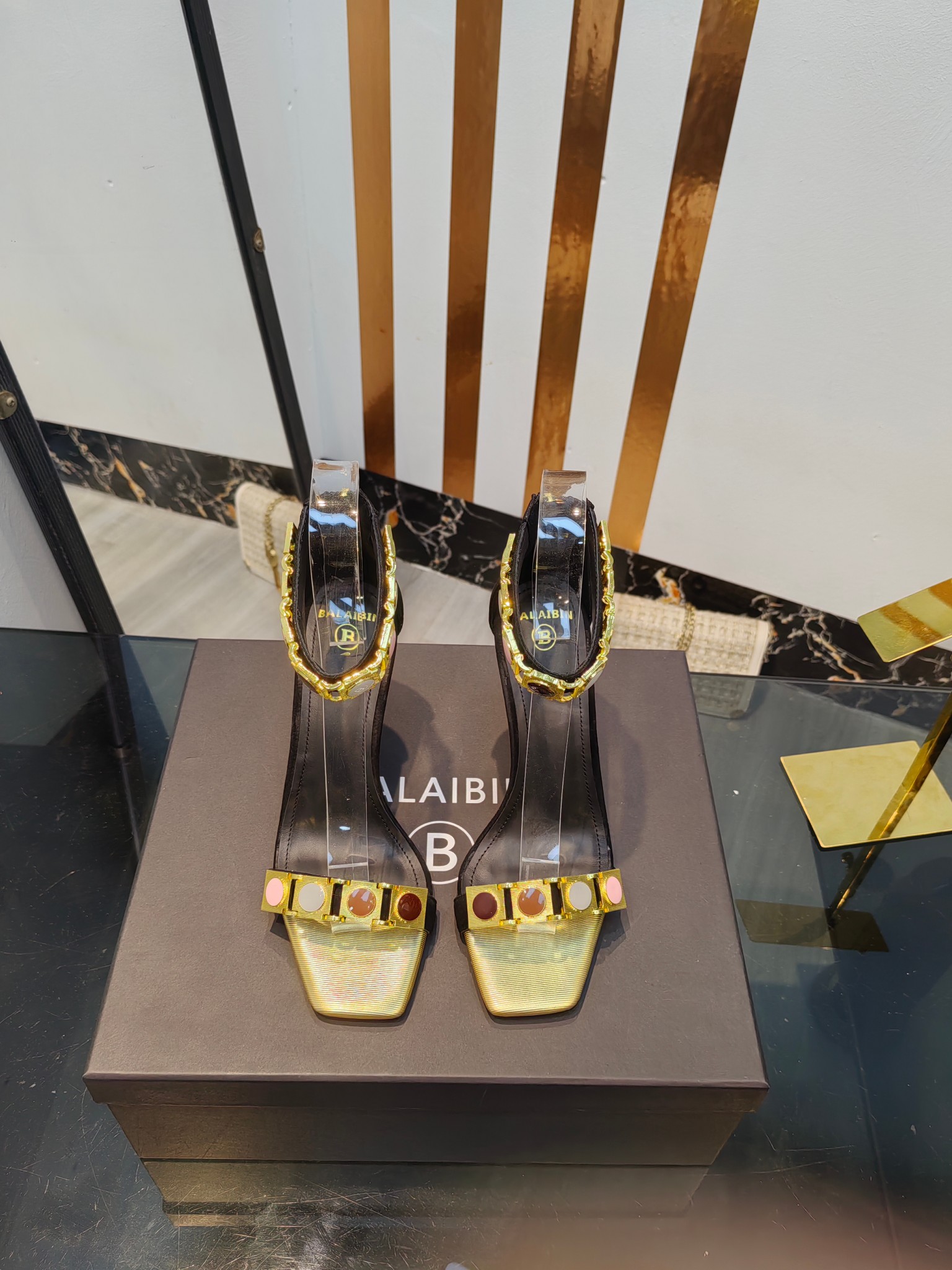 NO:233407,The factory has released the new square-toe high-heel sandals in 2025, which are imported Yangjing, with beautiful legs, beautiful lines, suitable heels, 9.5CM, super temperament, imported cowhide inner lining, soft and comfortable, size 36-42 (40.41.42 custom-made without return and exchange), high heels sandals, sandals, high heels, cowhide, sheep19860909工厂出【Bal*bin】2025新款方头高跟凉鞋,采用进口羊京,上脚无敌好看,线条优美,跟高适宜,9.5CM,超显气质,进口牛皮内里,柔软舒适,码数36-42（40.41.42定制不退换）,高跟鞋凉鞋,sandals,high heels,cowhide,sheep,Women's Shoes