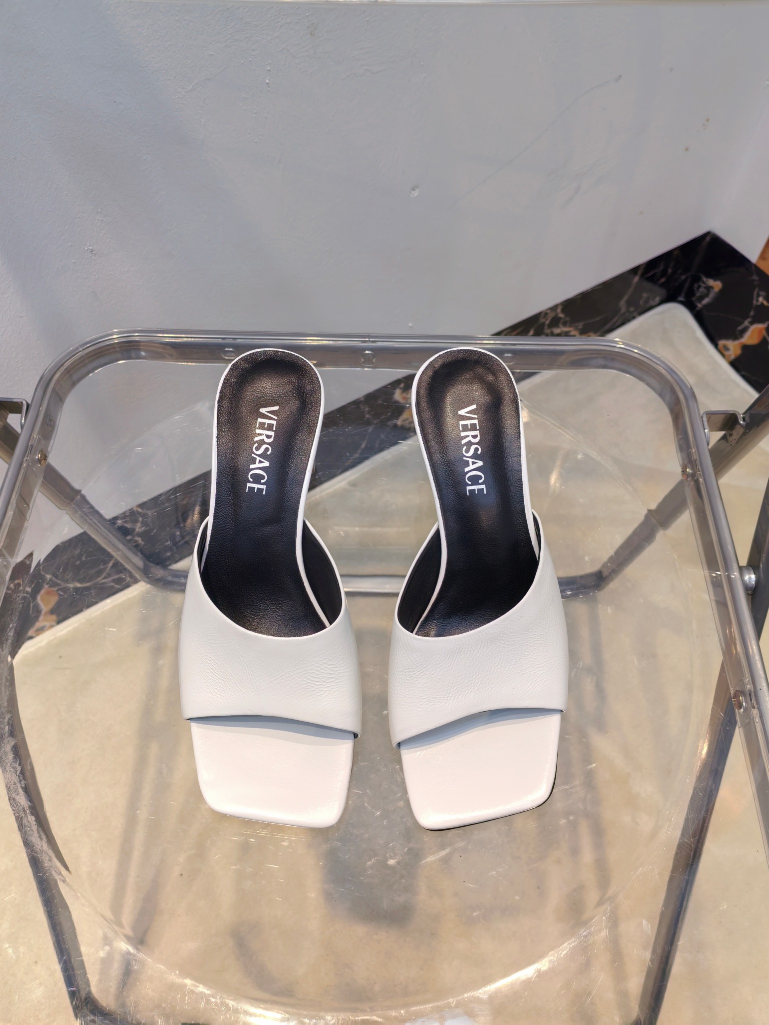 NO:222208,Versace, new counter, perfume bottle crystal heel series slippers, cowhide upper, inner foot pad sheepskin heel height 7cm sole genuine leather outsole size 35-42 (//42 custom made without return or exchange), high heels slippers, versace, versace, high heels, slippers, cowhide, sheepskin, Leather soles19860909工厂出Versace范思哲  专柜新款,香水瓶水晶跟 系列拖鞋 鞋面牛皮 内里垫脚羊皮 跟高7cm 鞋底真皮大底 码数35-42码（//42定制不退换）,高跟鞋拖鞋,versace,versace,high heels,slippers,cowhide,sheepskin,Leather soles,Women's Shoes