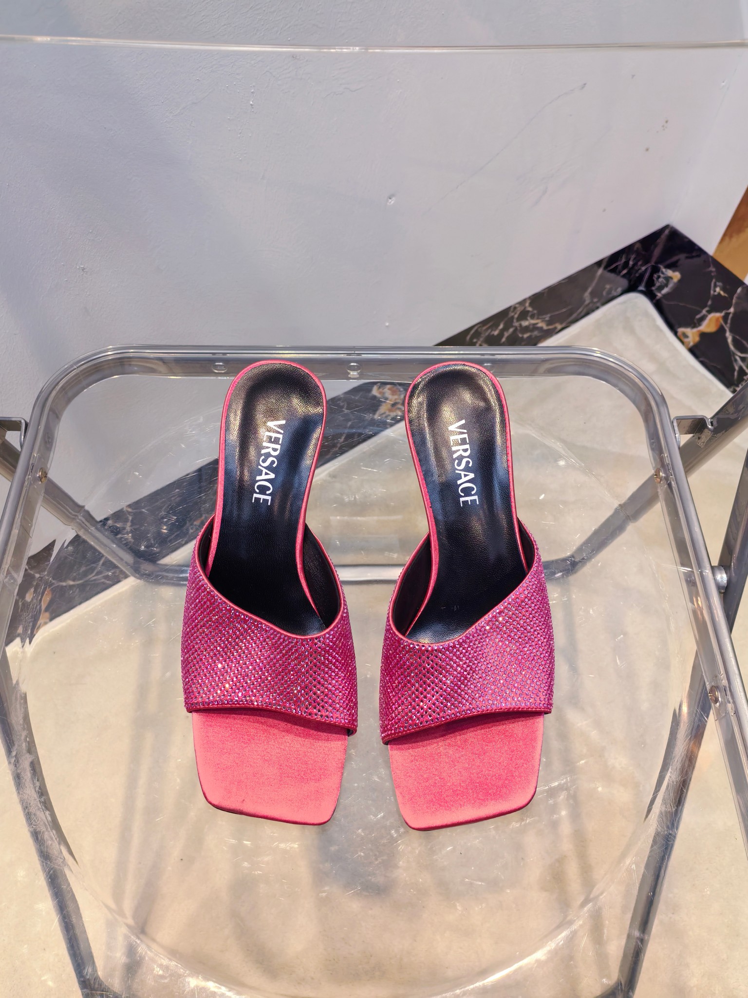 NO:222152,Versace, new counter, perfume bottle crystal heel series slippers, silk iron diamond upper, inner foot pad sheepskin heel height 7cm sole genuine leather outsole size 35-42 (//42 custom made without return or exchange), high heels slippers, versace, versace, high heels, slippers, sheepskin, real silk, Leather soles19860909工厂出Versace范思哲  专柜新款,香水瓶水晶跟 系列拖鞋 鞋面真丝烫钻 内里垫脚羊皮 跟高7cm 鞋底真皮大底 码数35-42码（//42定制不退换）,高跟鞋拖鞋,versace,versace,high heels,slippers,sheepskin,real silk,Leather soles,Women's Shoes