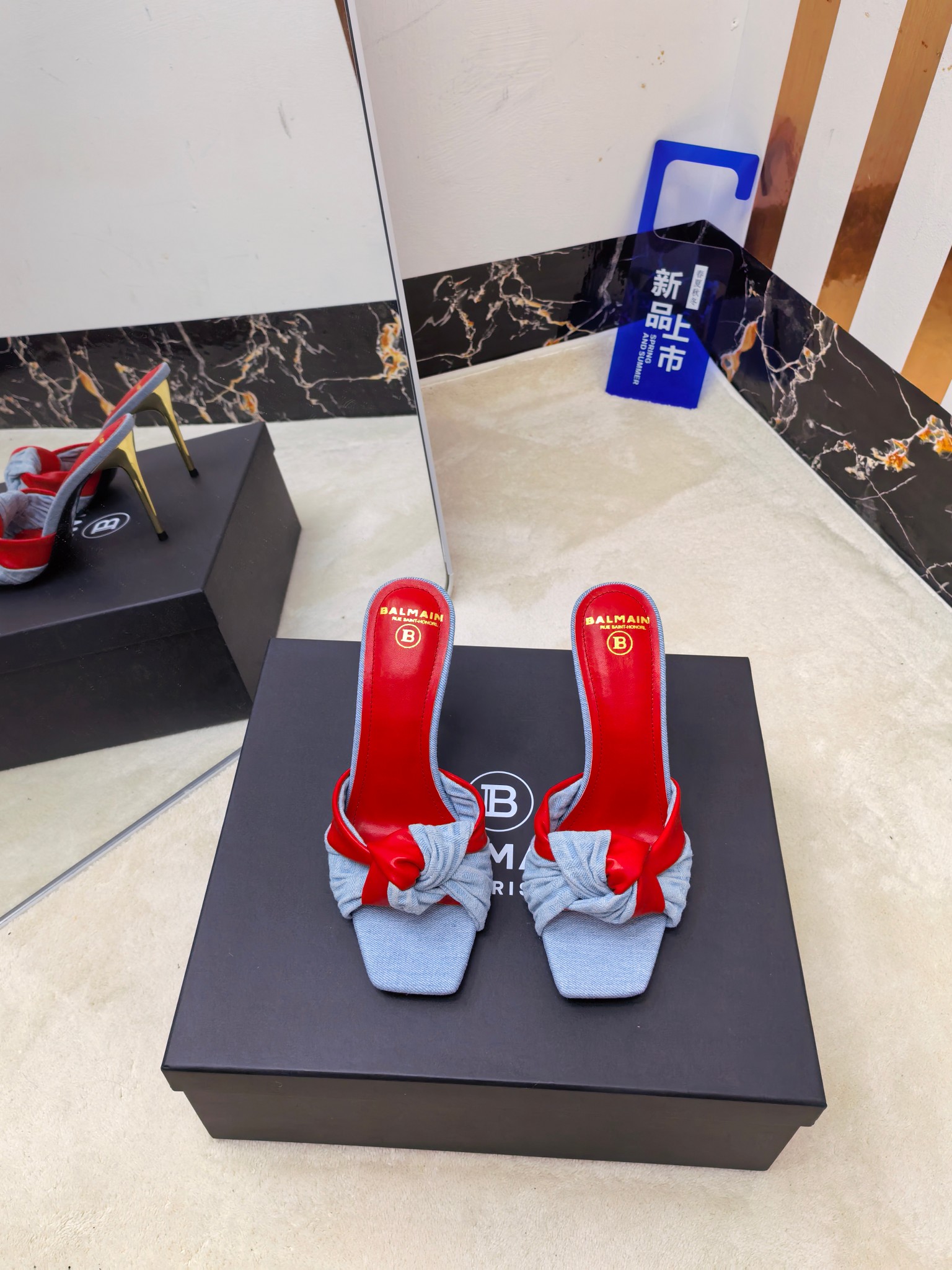 Balmain Balmain: French Fashion Icon Since 1945, Handcrafted Luxury Apparel with Unique Elements - 图片 2