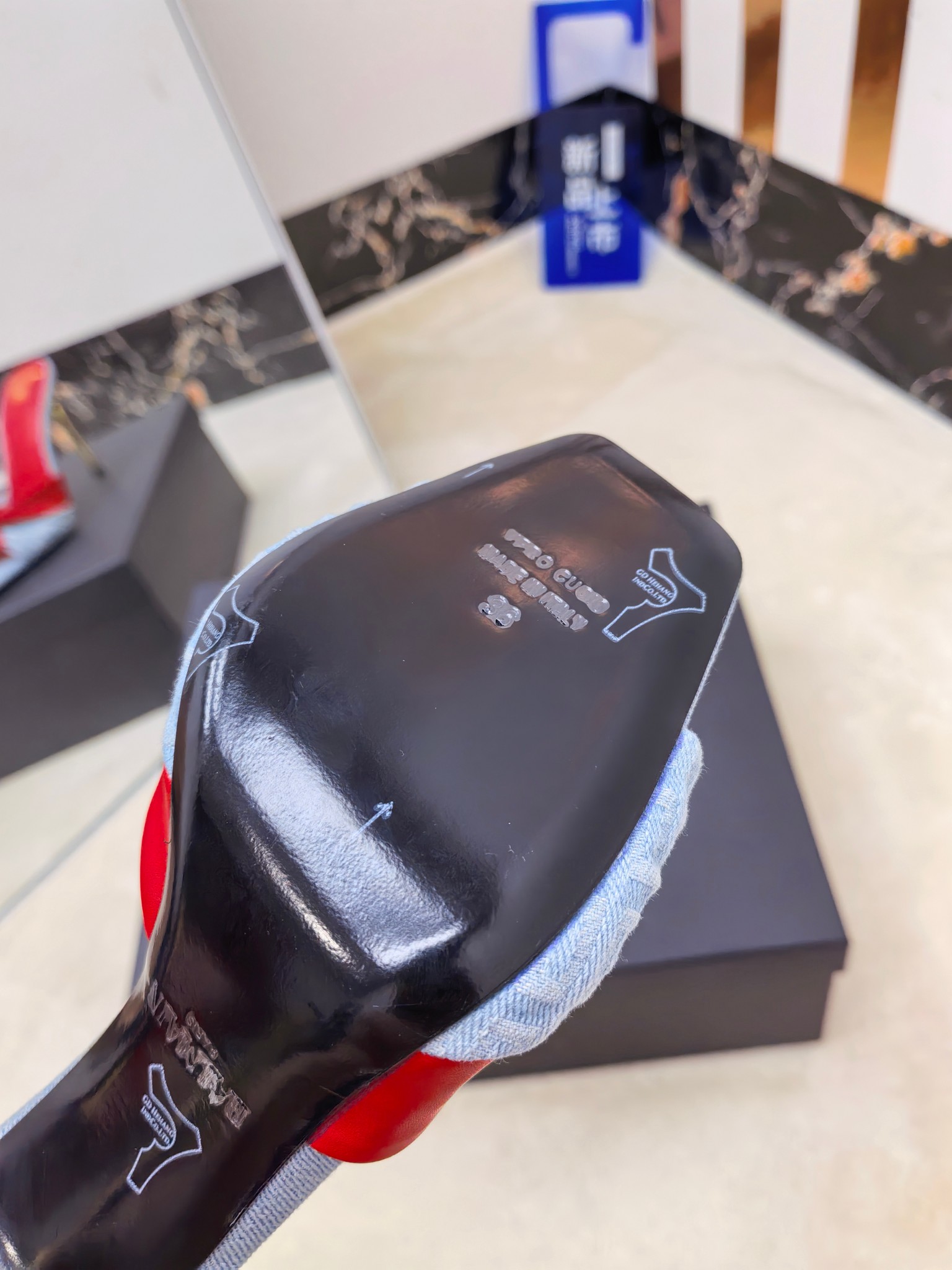 Balmain Balmain: French Fashion Icon Since 1945, Handcrafted Luxury Apparel with Unique Elements - 图片 6