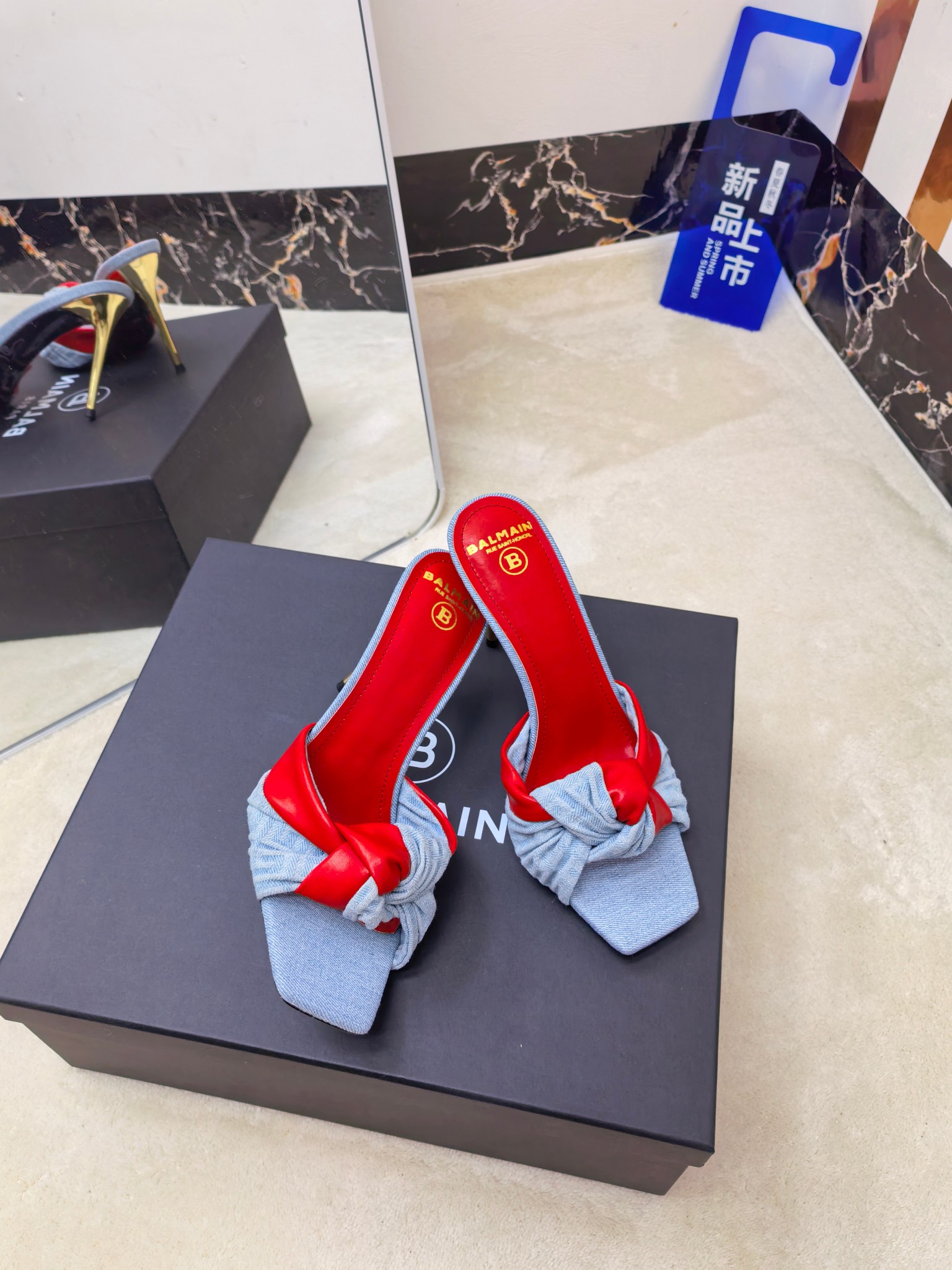 Balmain Balmain: French Fashion Icon Since 1945, Handcrafted Luxury Apparel with Unique Elements - 图片 7