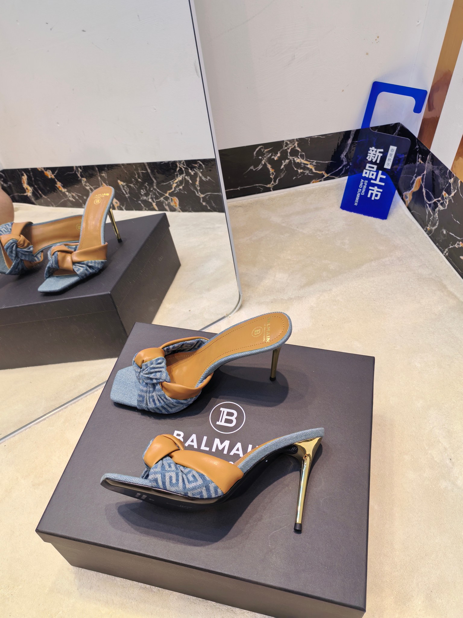 Balmain Balmain: French Luxury Fashion with Handcrafted Precision - 图片 5