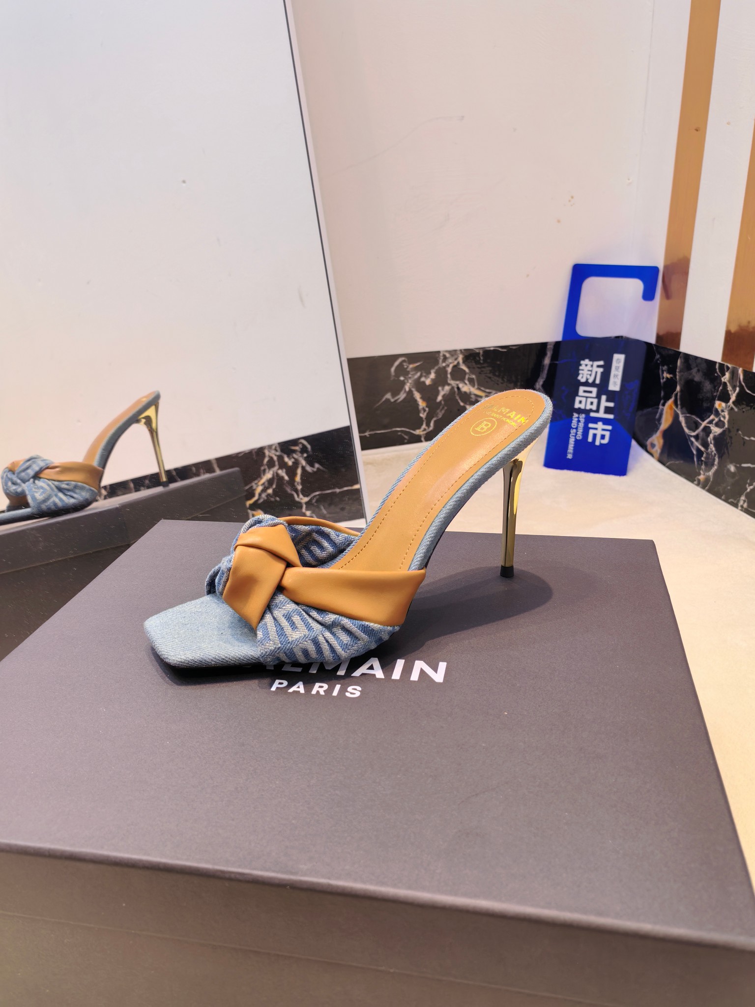 Balmain Balmain: French Luxury Fashion with Handcrafted Precision - 图片 9