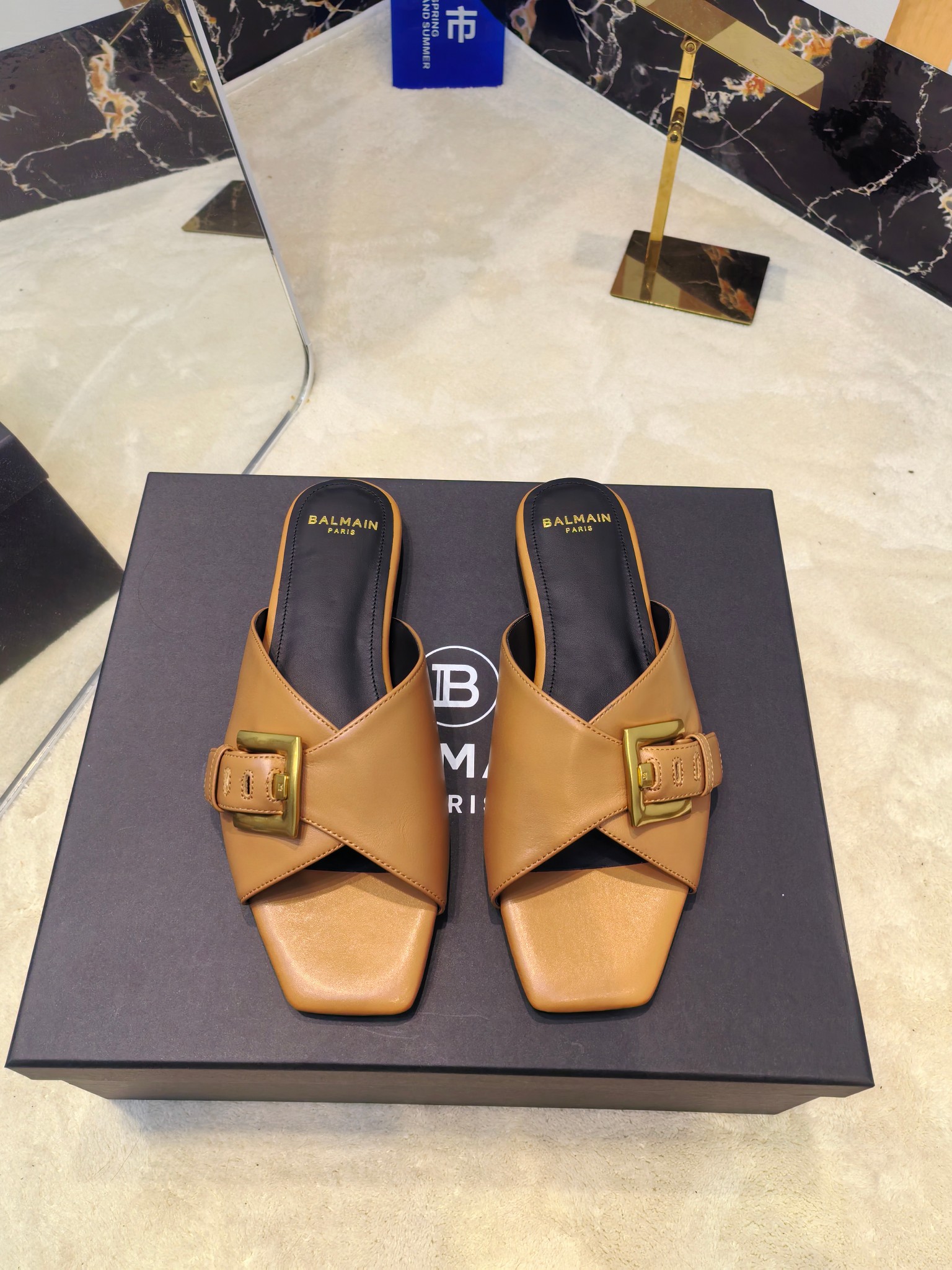 Balmain 2025 Flat-Side Slippers: Luxury Craftsmanship and Unique Design