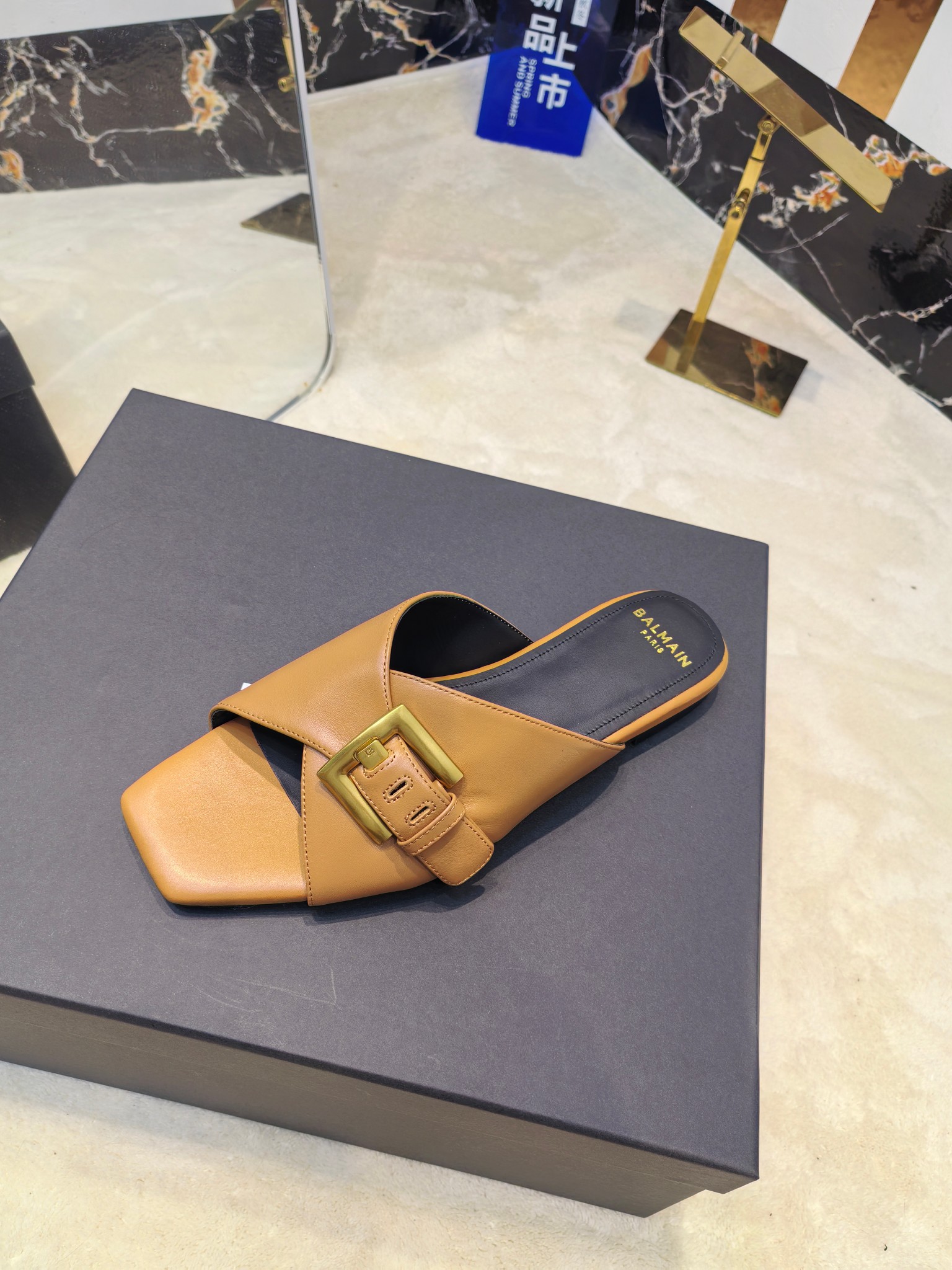 Balmain 2025 Flat-Side Slippers: Luxury Craftsmanship and Unique Design - 图片 8
