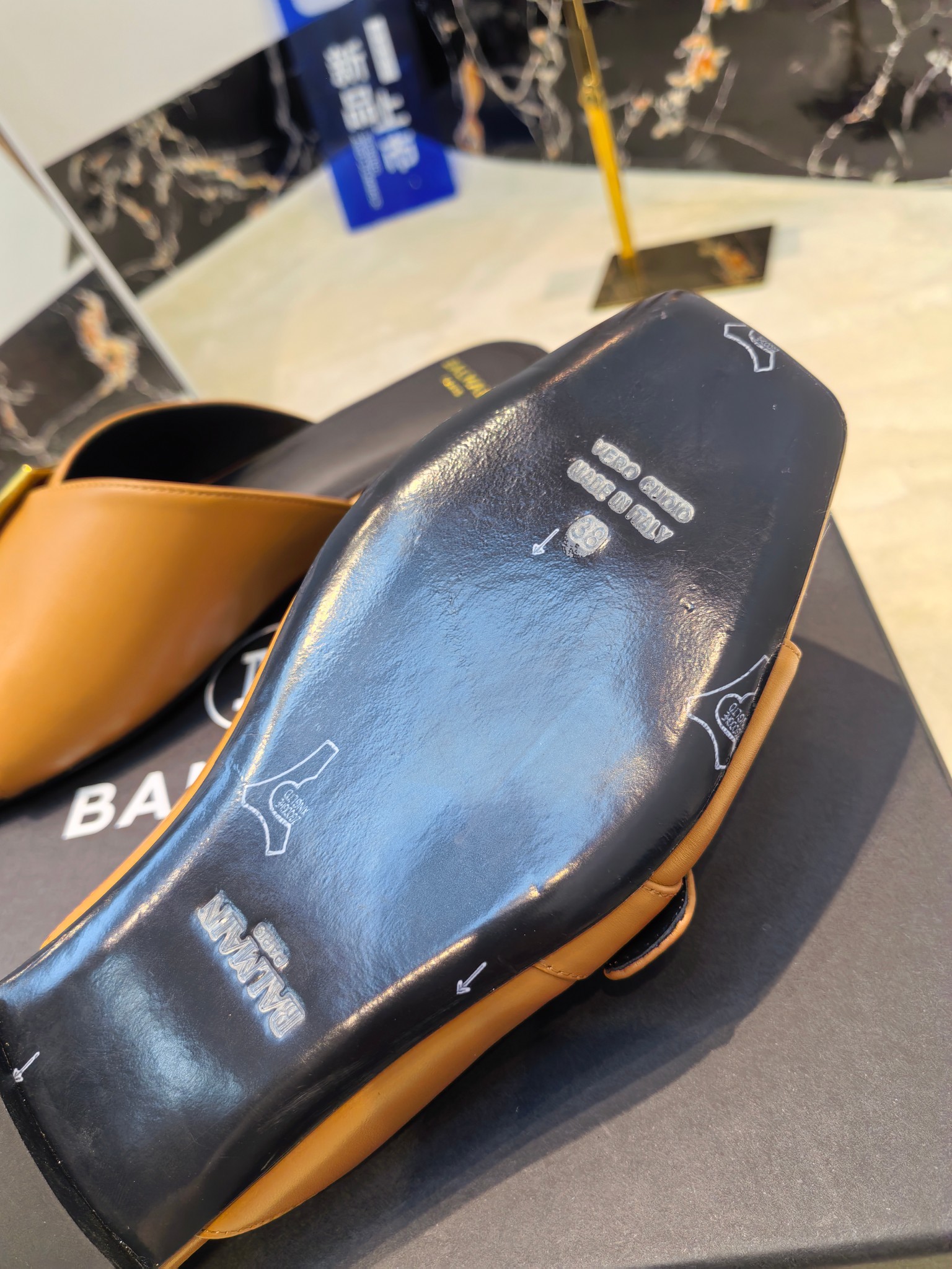 Balmain 2025 Flat-Side Slippers: Luxury Craftsmanship and Unique Design - 图片 6