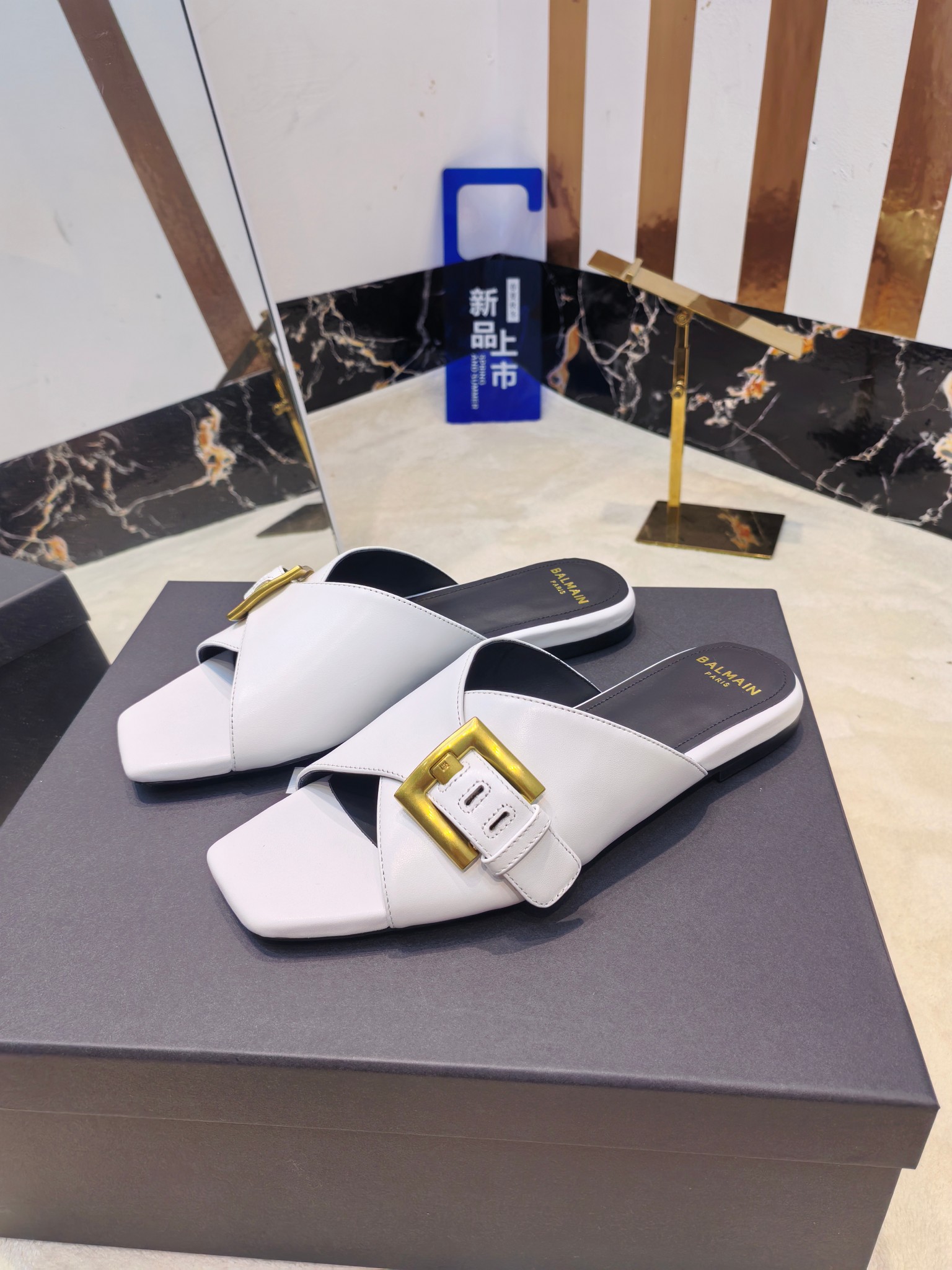 Balmain’s 2025 Flat-Side Slippers: Unique French Fashion Craftsmanship - 图片 3