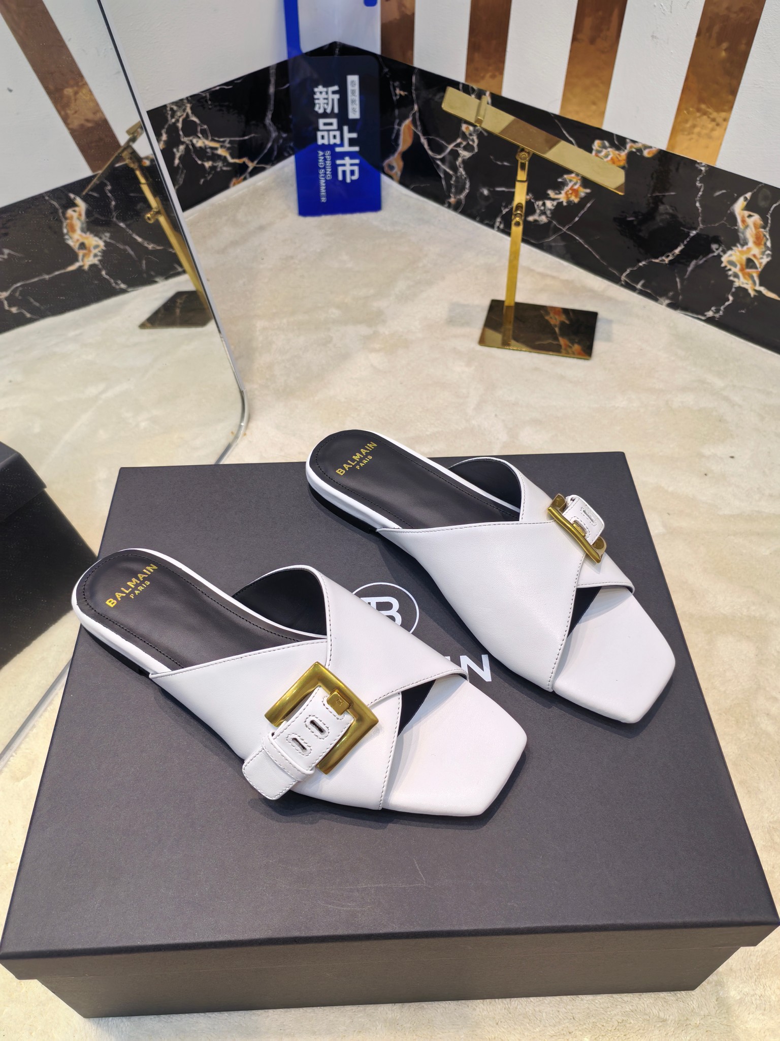 Balmain’s 2025 Flat-Side Slippers: Unique French Fashion Craftsmanship - 图片 2