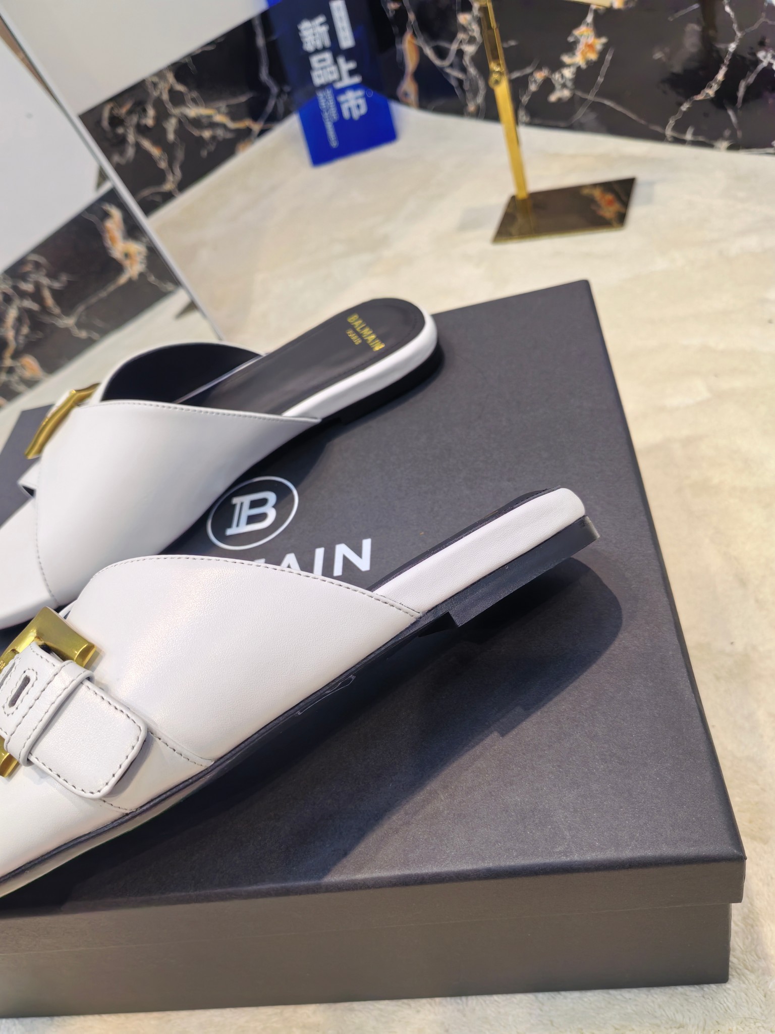 Balmain’s 2025 Flat-Side Slippers: Unique French Fashion Craftsmanship - 图片 5