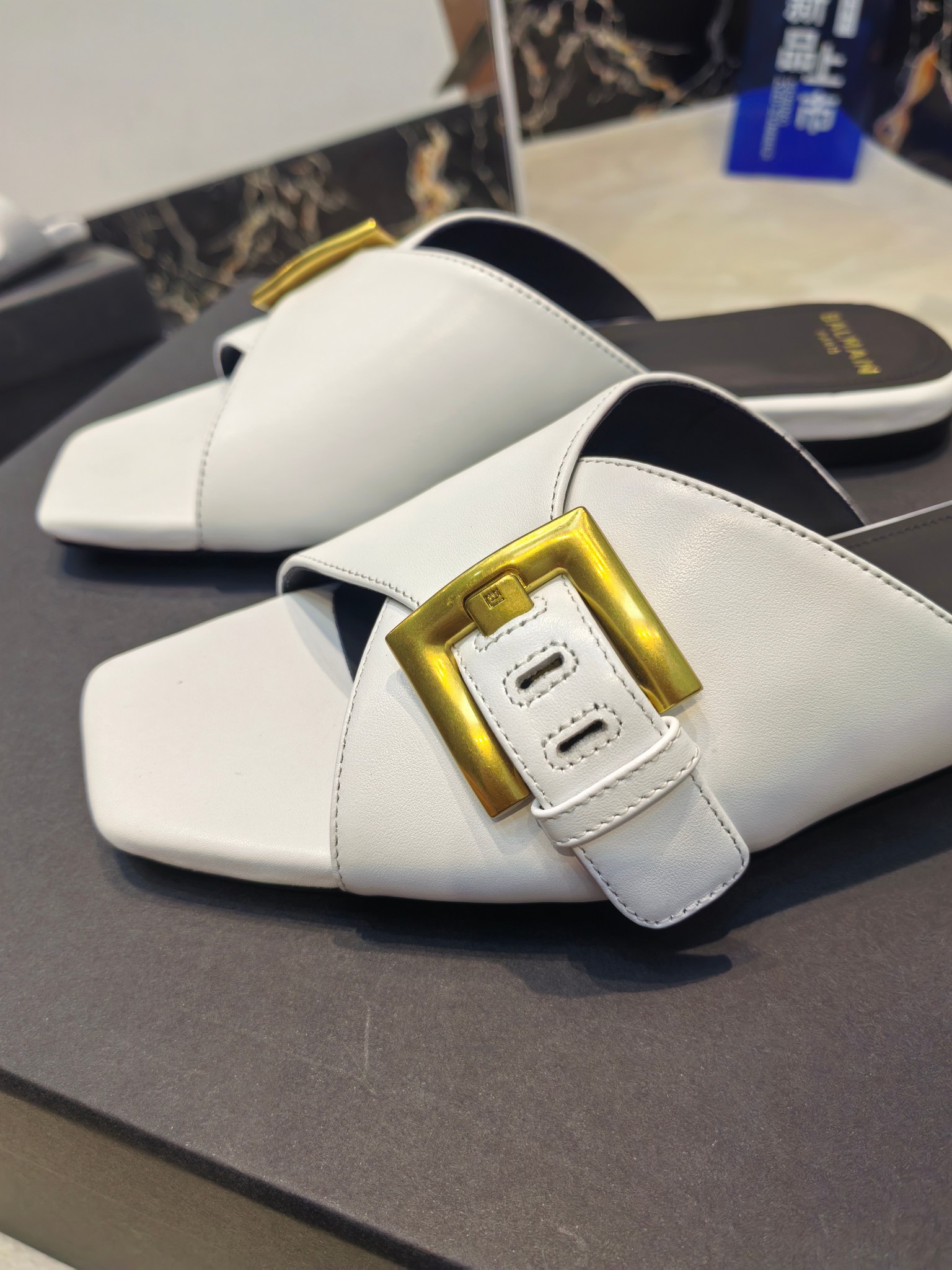 Balmain’s 2025 Flat-Side Slippers: Unique French Fashion Craftsmanship - 图片 4