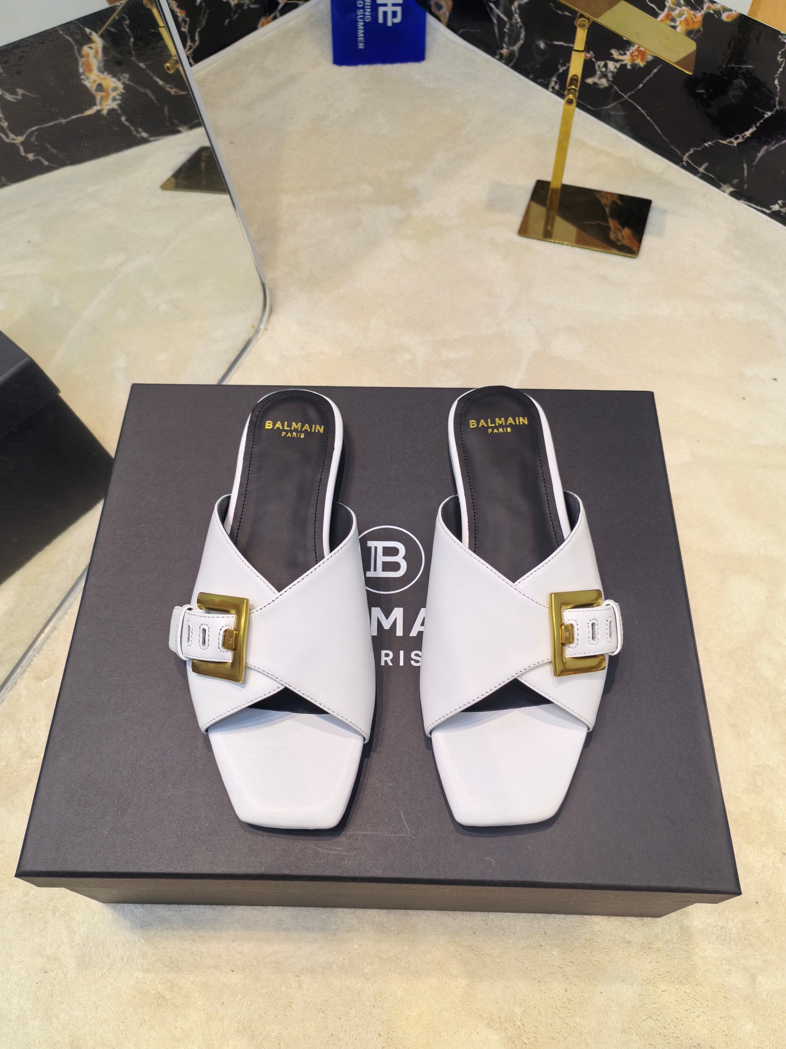 Balmain’s 2025 Flat-Side Slippers: Unique French Fashion Craftsmanship - 图片 1