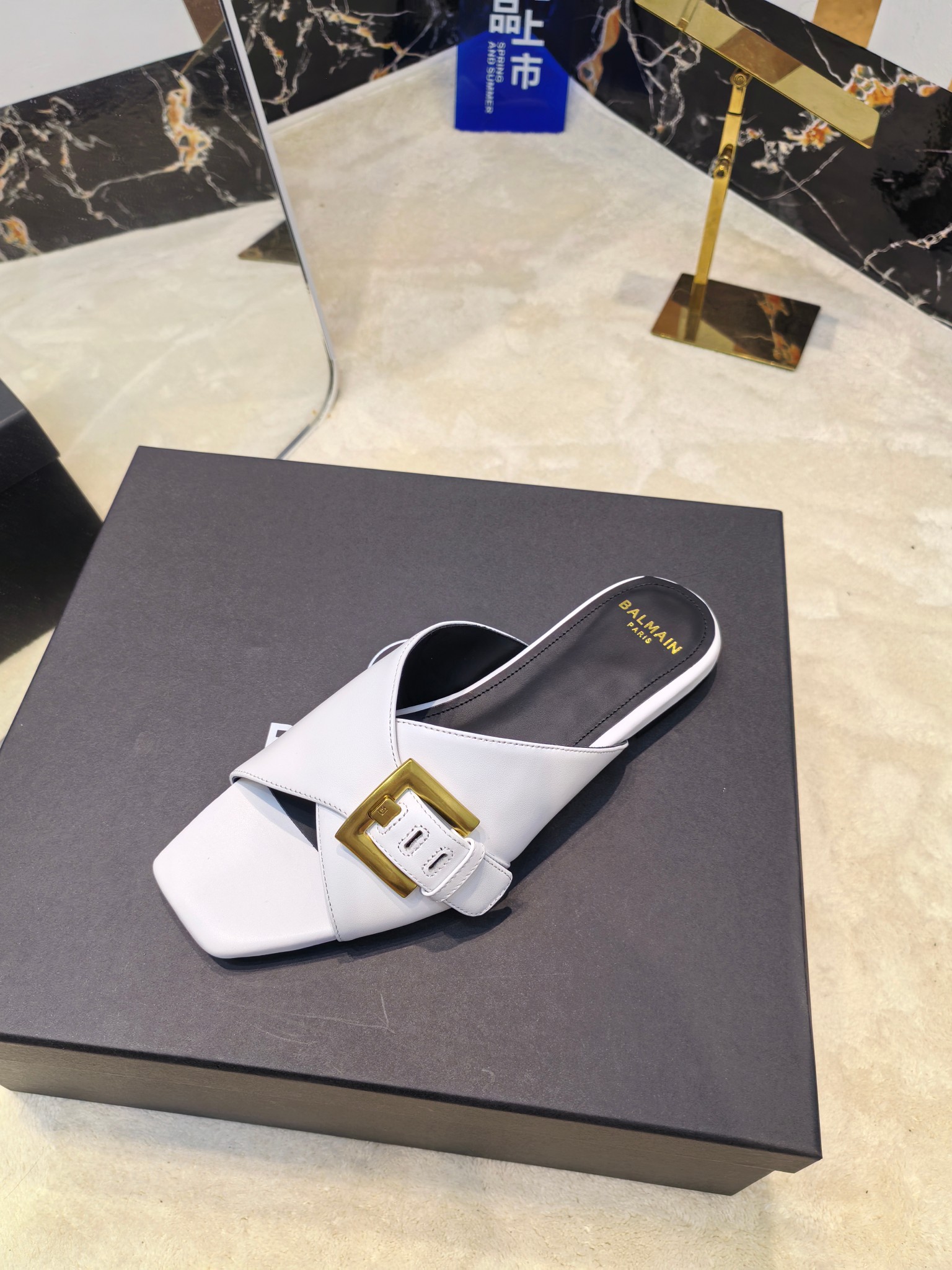 Balmain’s 2025 Flat-Side Slippers: Unique French Fashion Craftsmanship - 图片 8