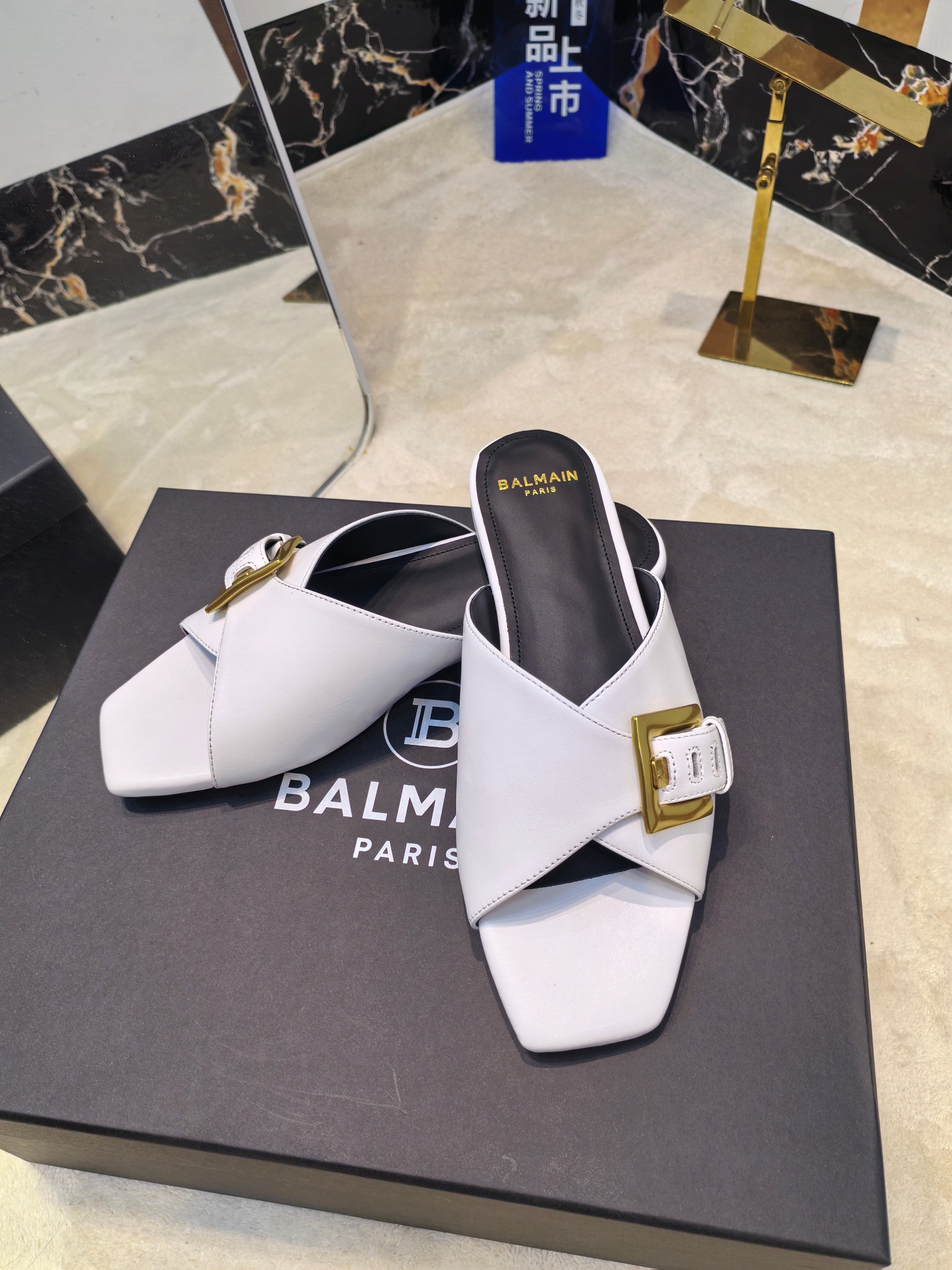 Balmain’s 2025 Flat-Side Slippers: Unique French Fashion Craftsmanship - 图片 7