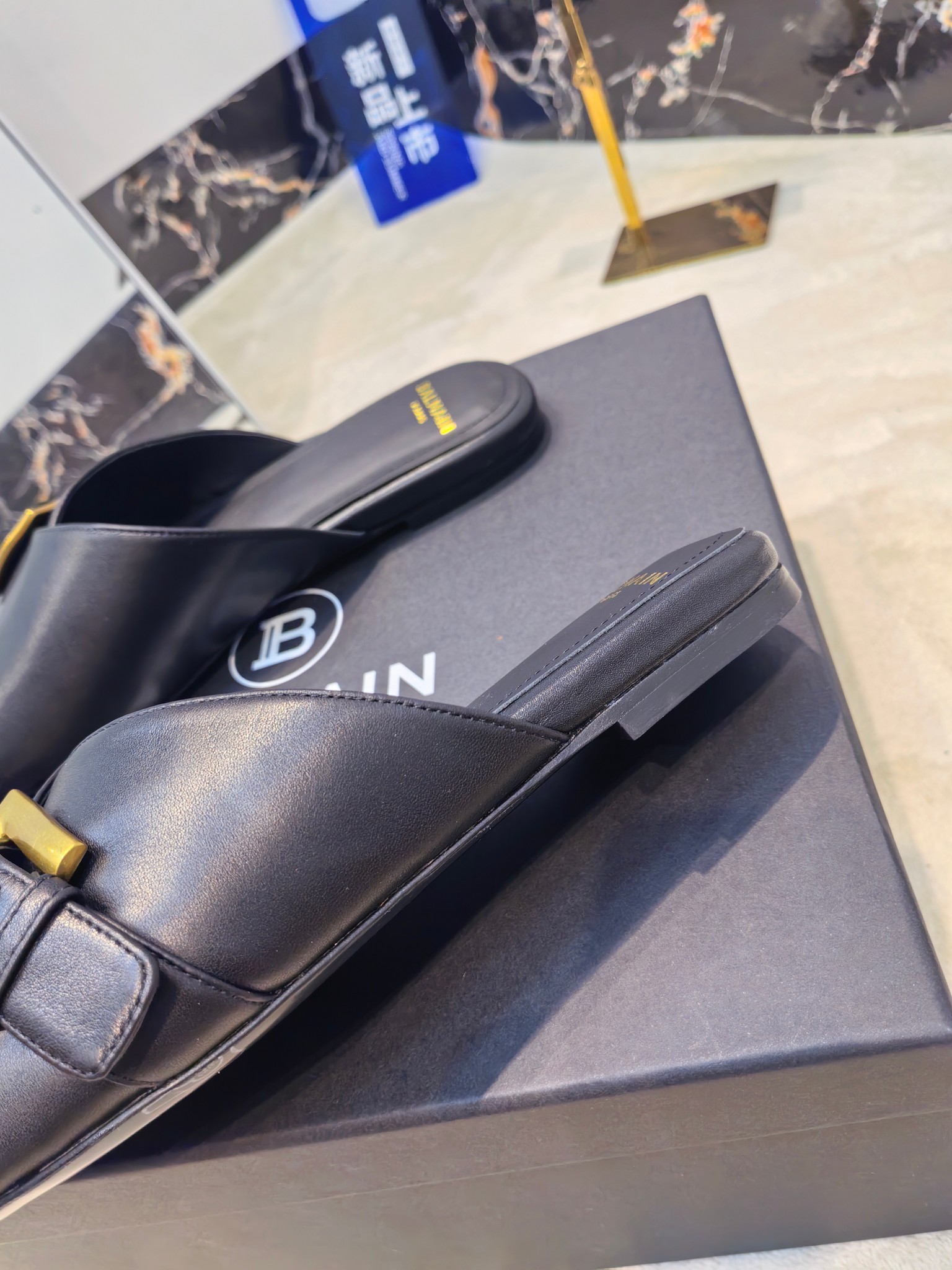 Balmain 2025 Flat-Side Slippers: Handcrafted Luxury with Unique Fashion Element - 图片 5