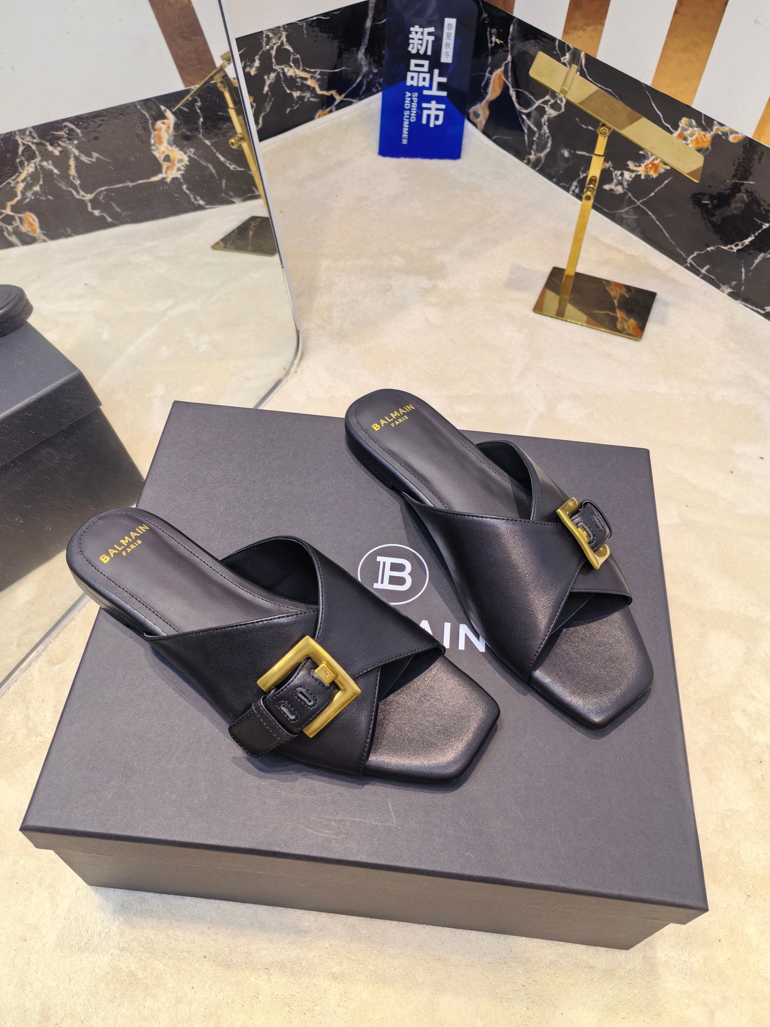 Balmain 2025 Flat-Side Slippers: Handcrafted Luxury with Unique Fashion Element - 图片 2