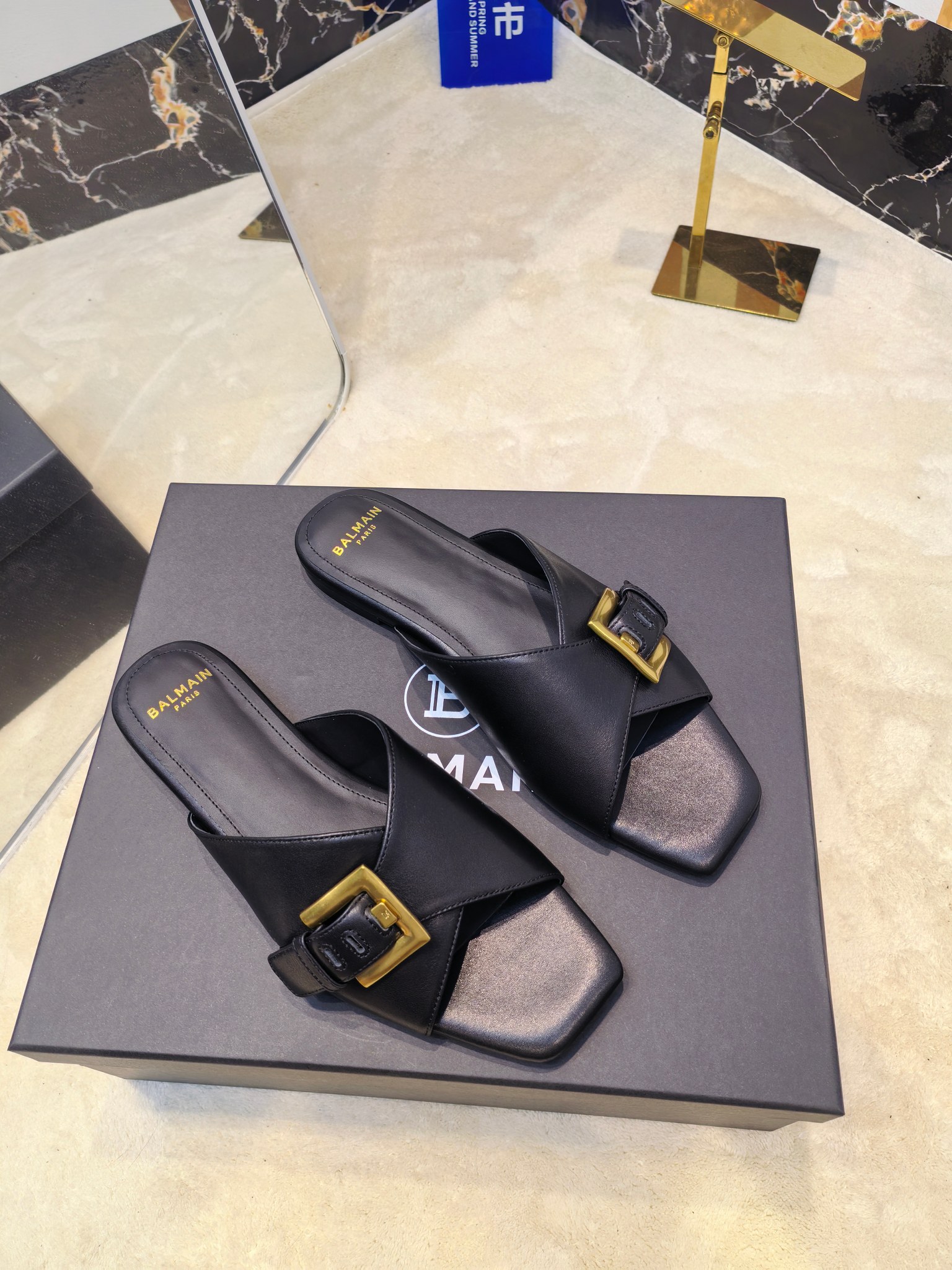Balmain 2025 Flat-Side Slippers: Handcrafted Luxury with Unique Fashion Element - 图片 9
