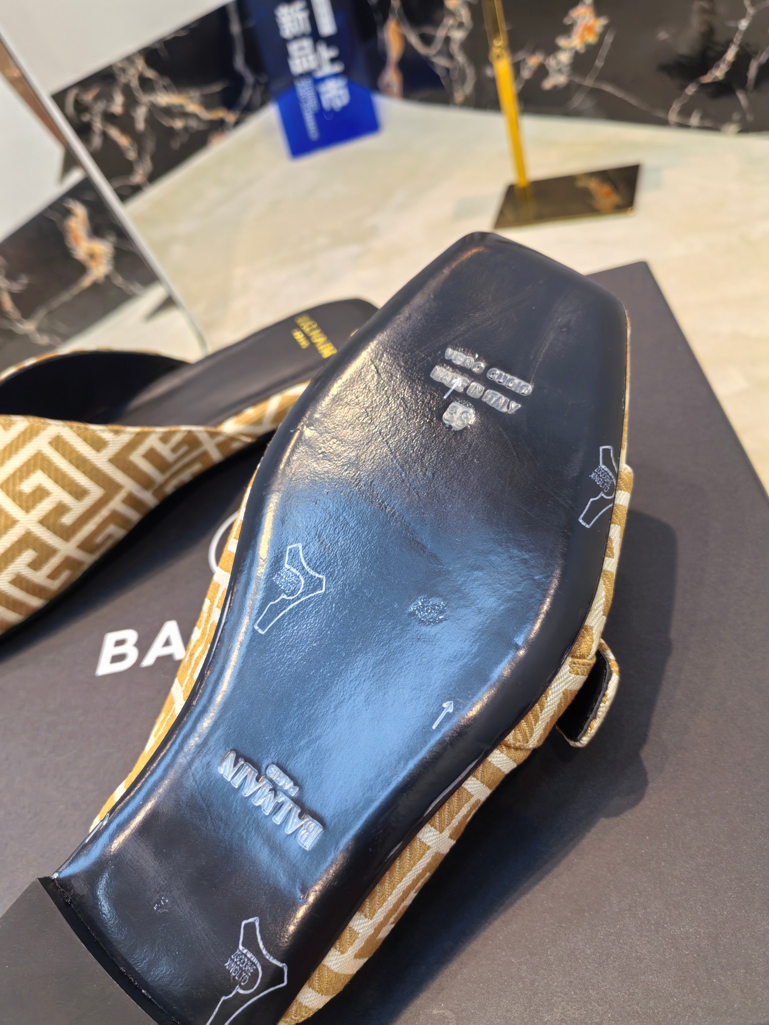 Balmain’s 2025 Flat-Side Slippers: Handcrafted Luxury Fashion from France - 图片 6