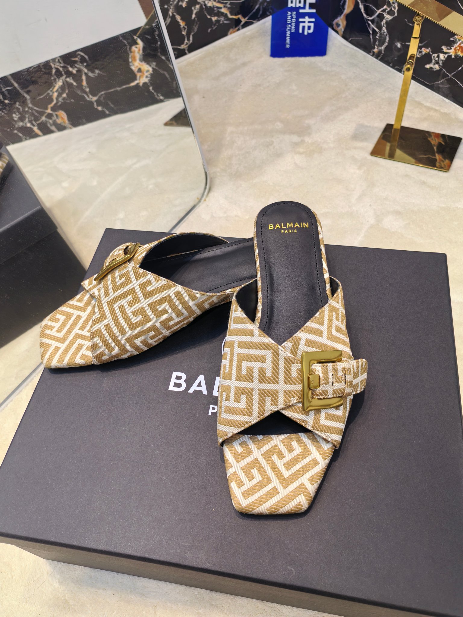 Balmain’s 2025 Flat-Side Slippers: Handcrafted Luxury Fashion from France - 图片 7