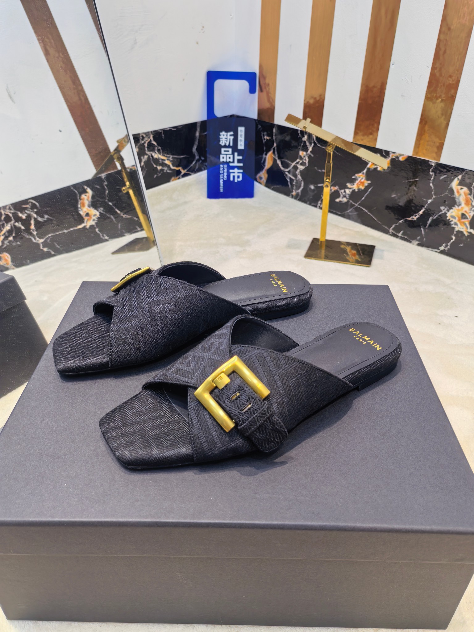 Balmain Balmain: Handcrafted Luxury Footwear with Unique Design Elements - 图片 3