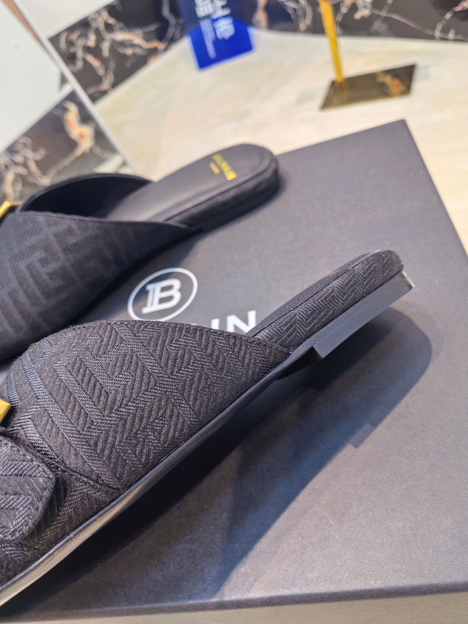 Balmain Balmain: Handcrafted Luxury Footwear with Unique Design Elements - 图片 5