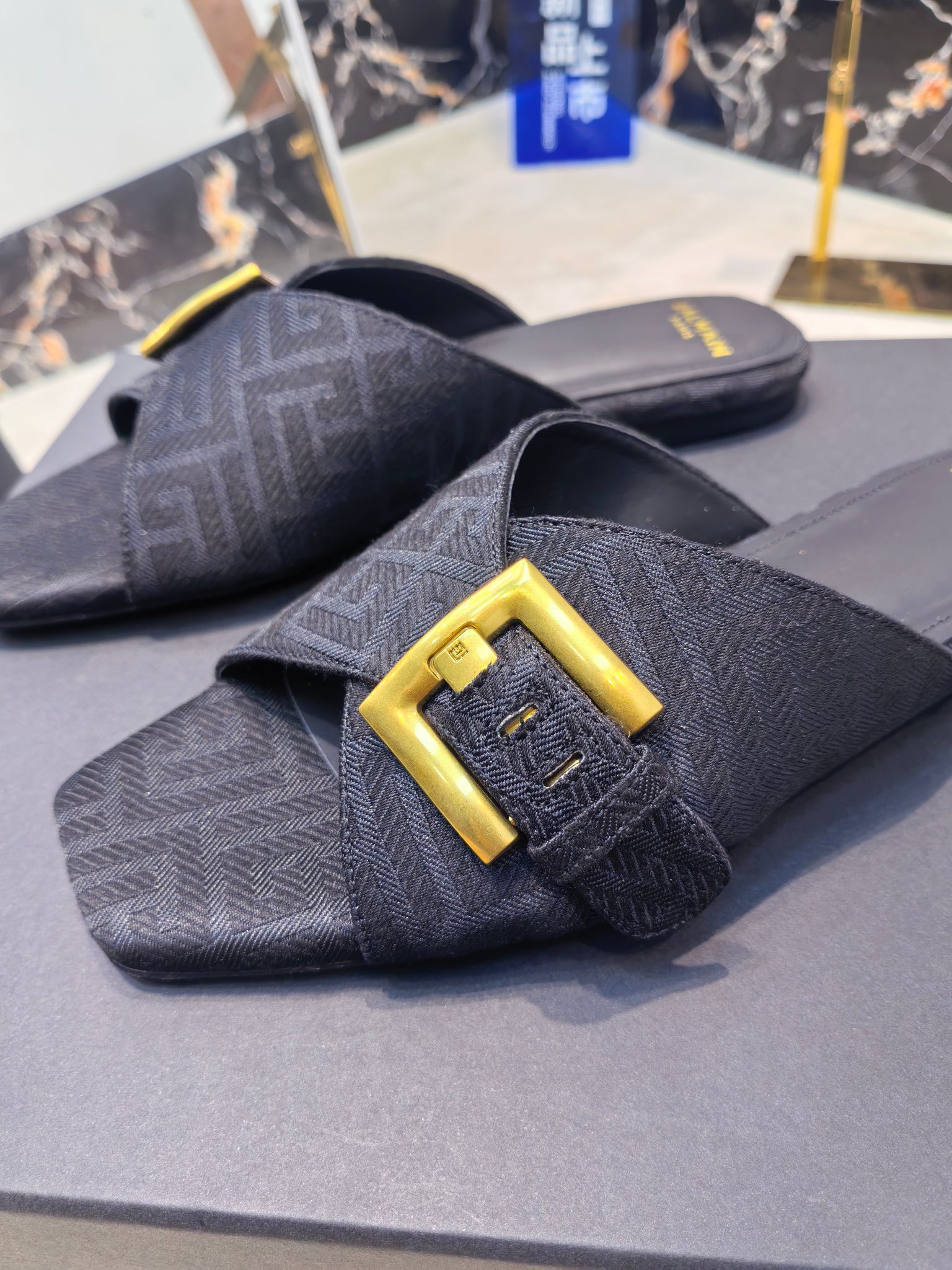 Balmain Balmain: Handcrafted Luxury Footwear with Unique Design Elements - 图片 4