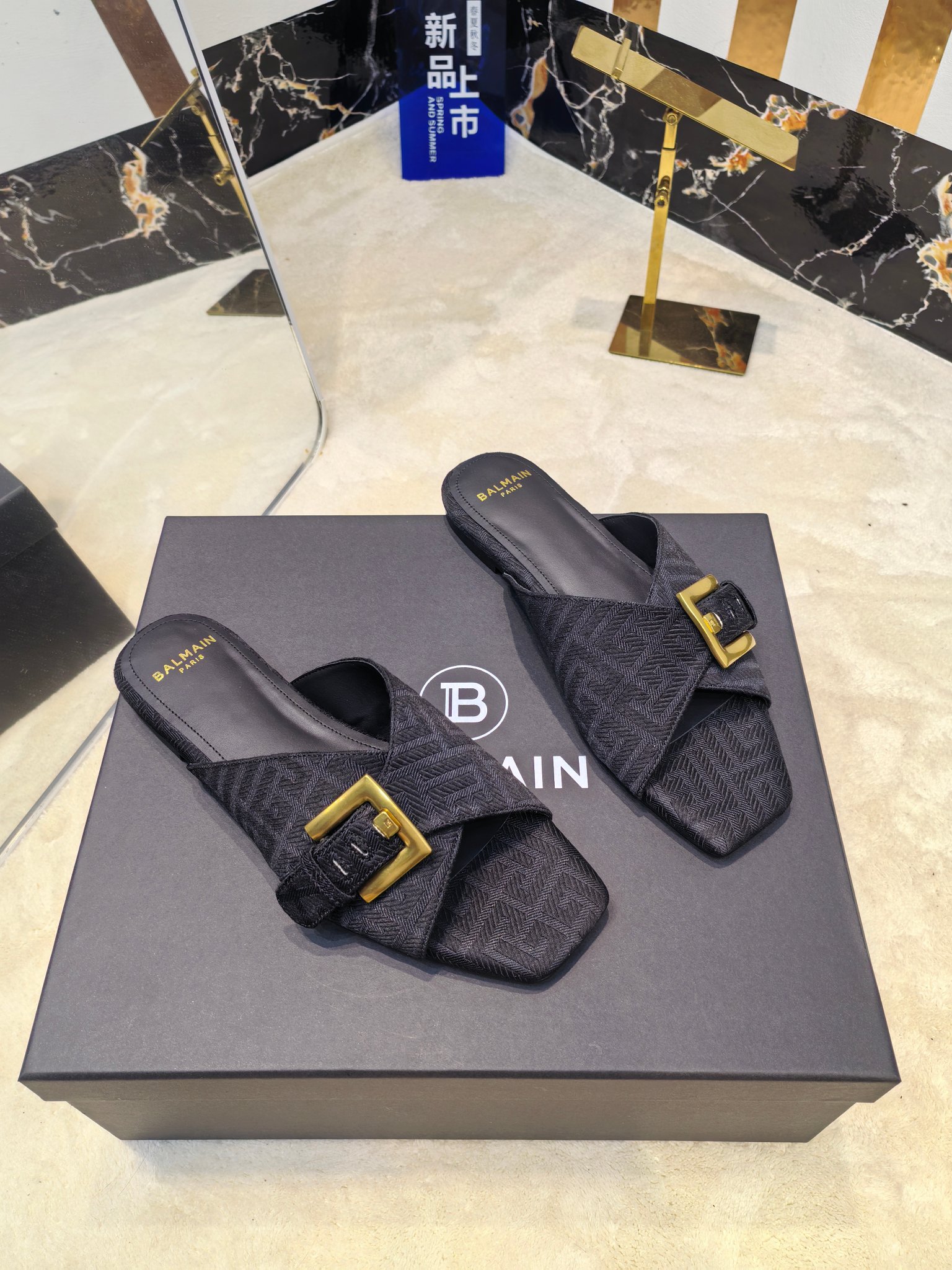 Balmain Balmain: Handcrafted Luxury Footwear with Unique Design Elements - 图片 2