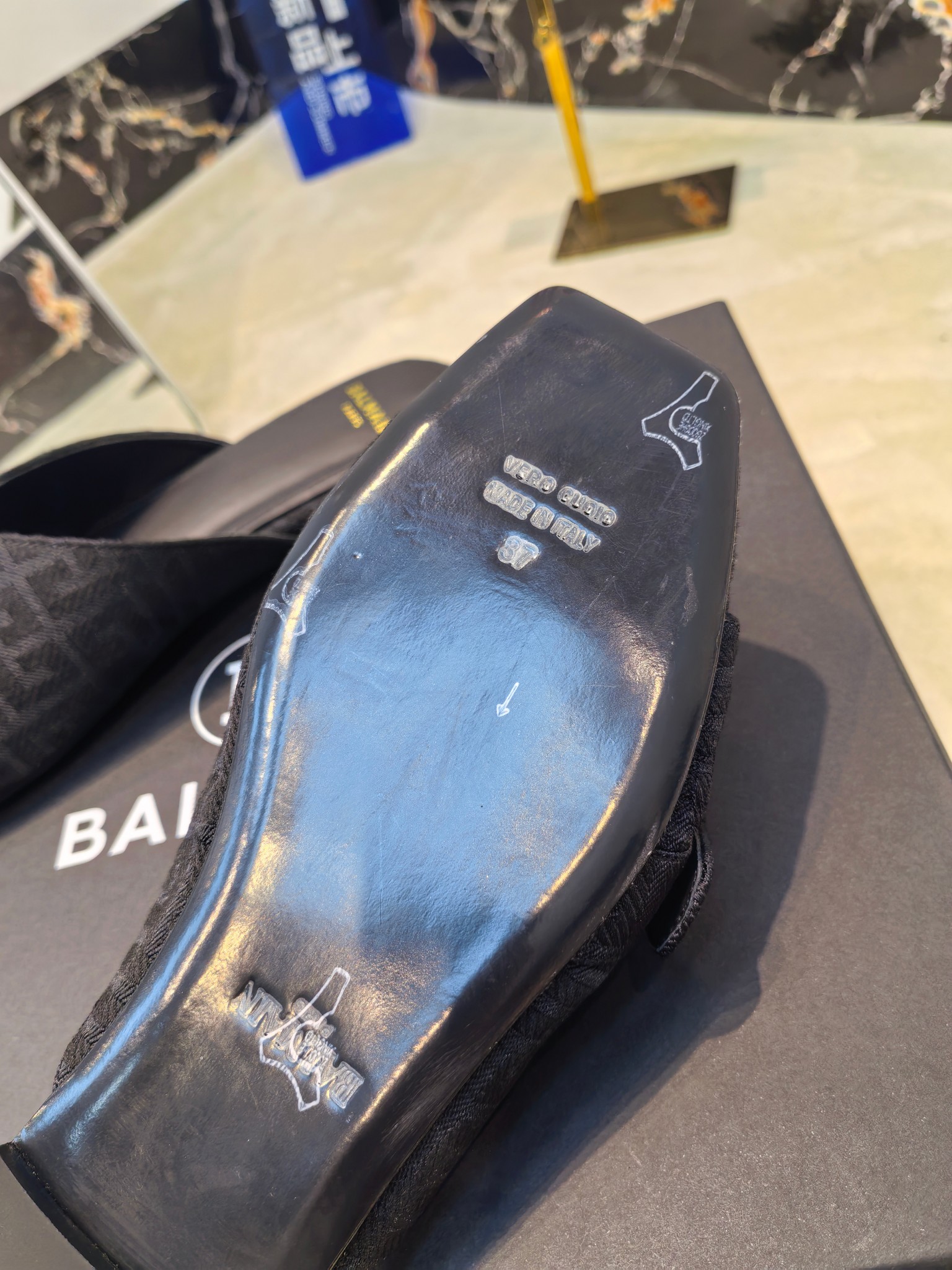 Balmain Balmain: Handcrafted Luxury Footwear with Unique Design Elements - 图片 6