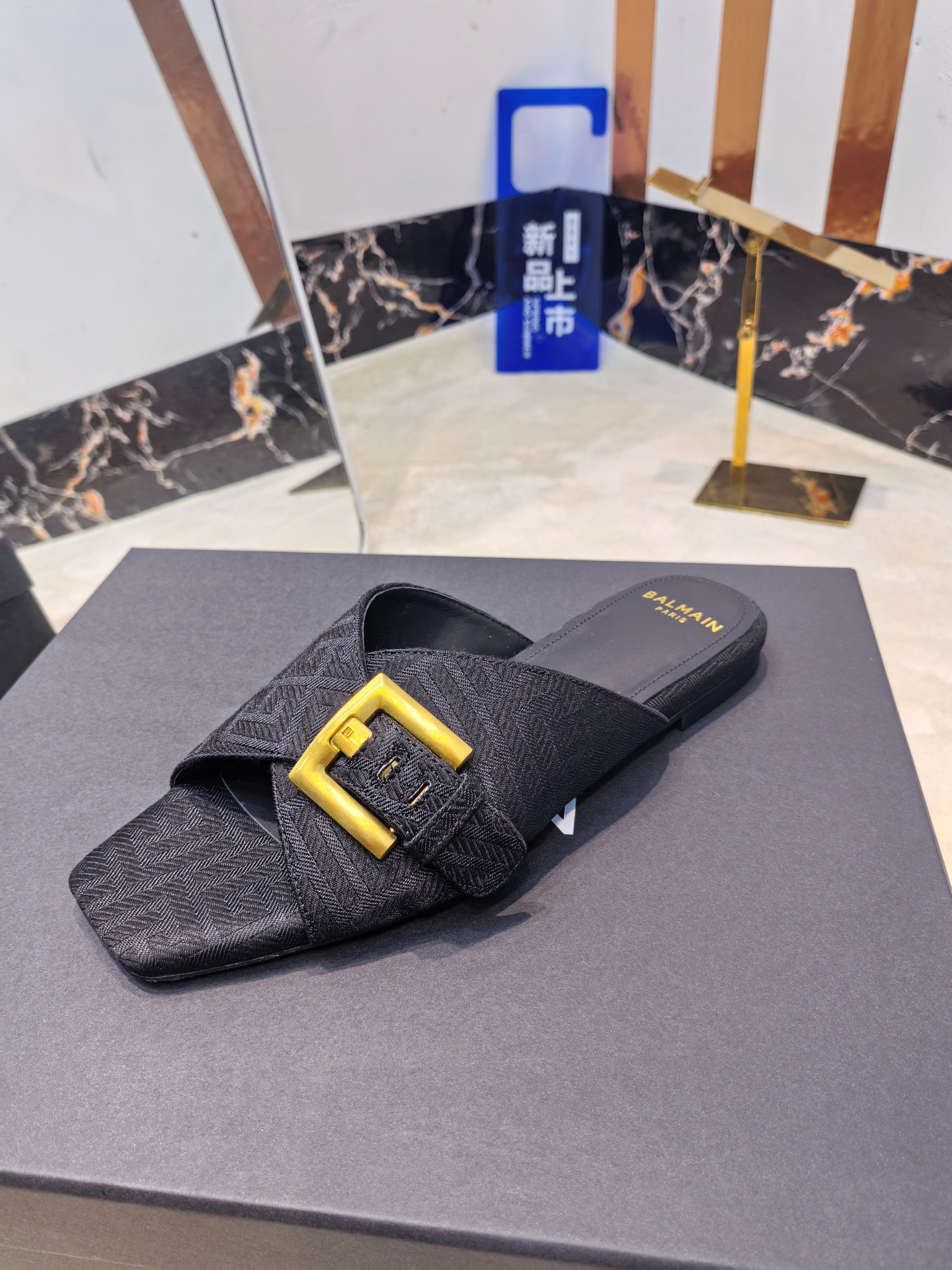 Balmain Balmain: Handcrafted Luxury Footwear with Unique Design Elements - 图片 8