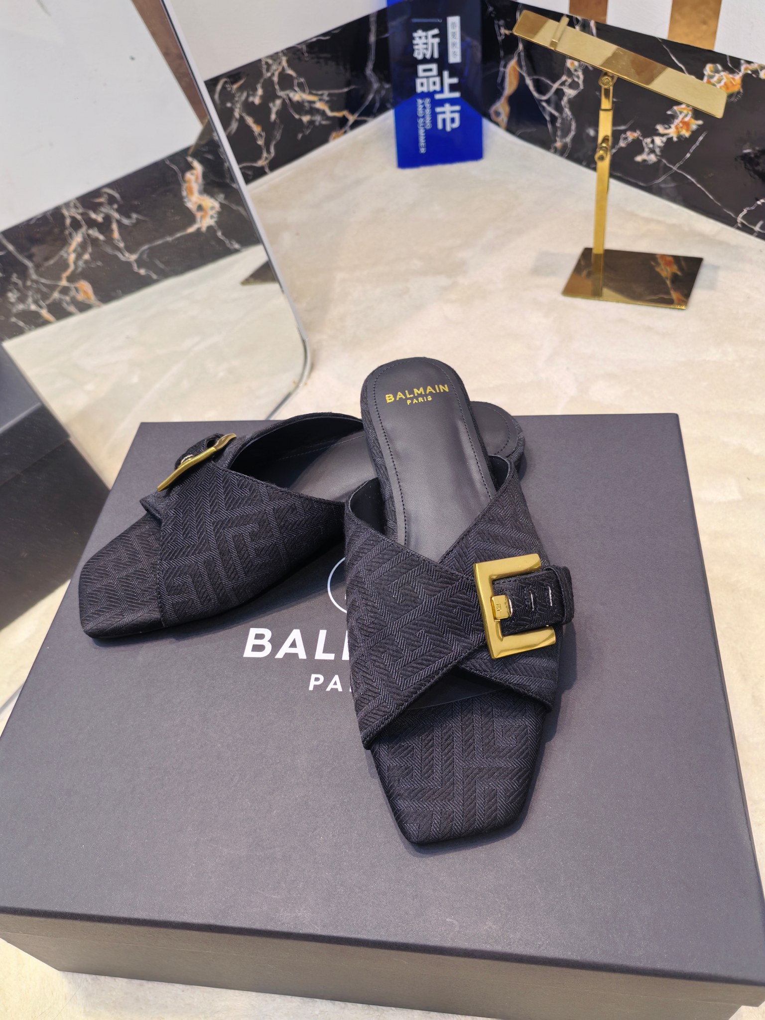 Balmain Balmain: Handcrafted Luxury Footwear with Unique Design Elements - 图片 7