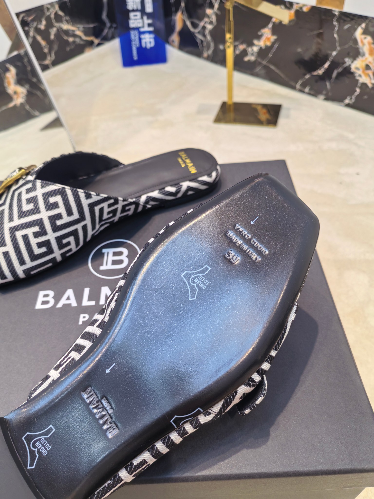 Balmain’s 2025 Flat-Side Slippers: Handcrafted Luxury with Unique Fashion Elements - 图片 6