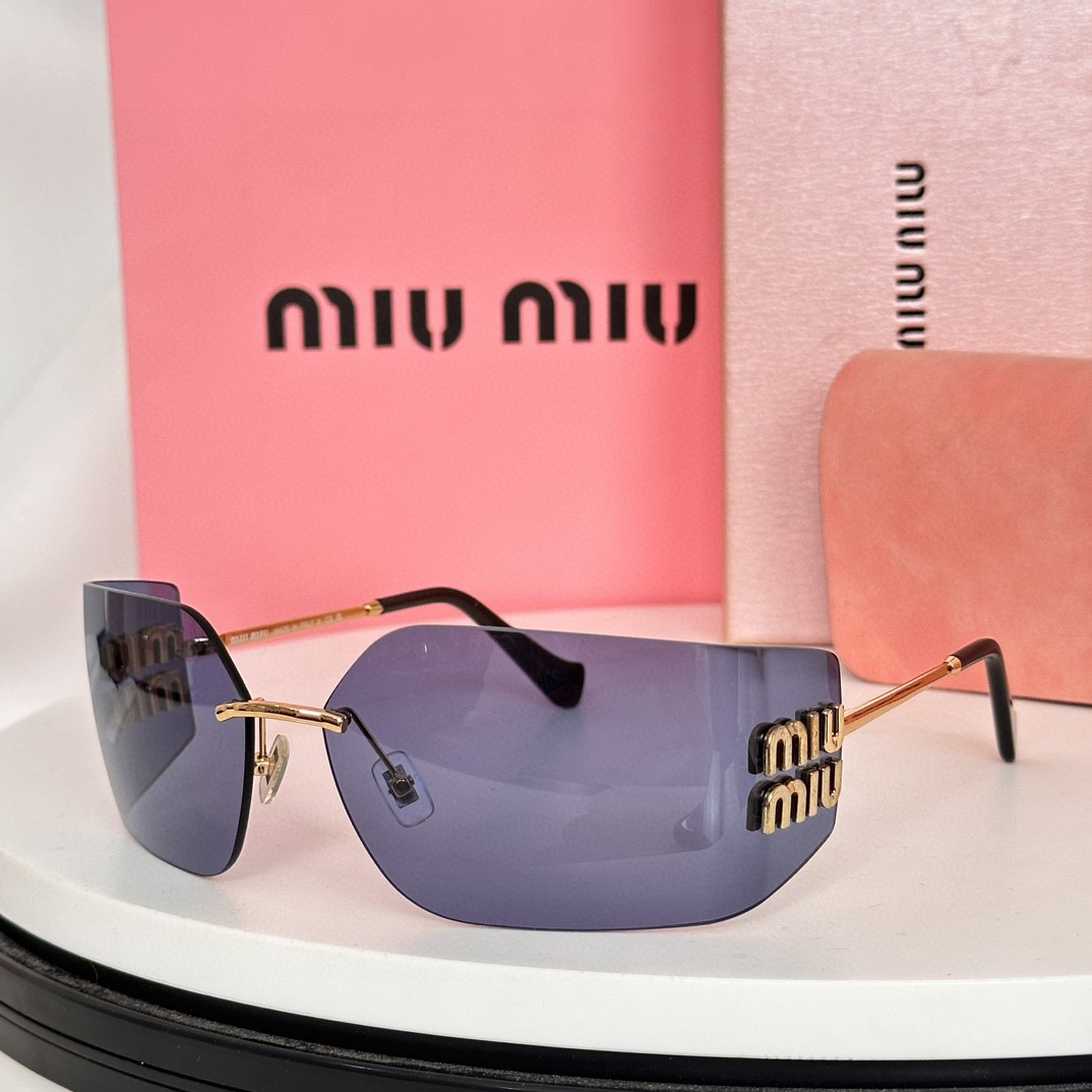 ‼️  MIUMIU女孩新色来啦～ 想焊在脸上的墨镜
硬货不怕迟到～历经几个月ZP开模打造
任何细节完美