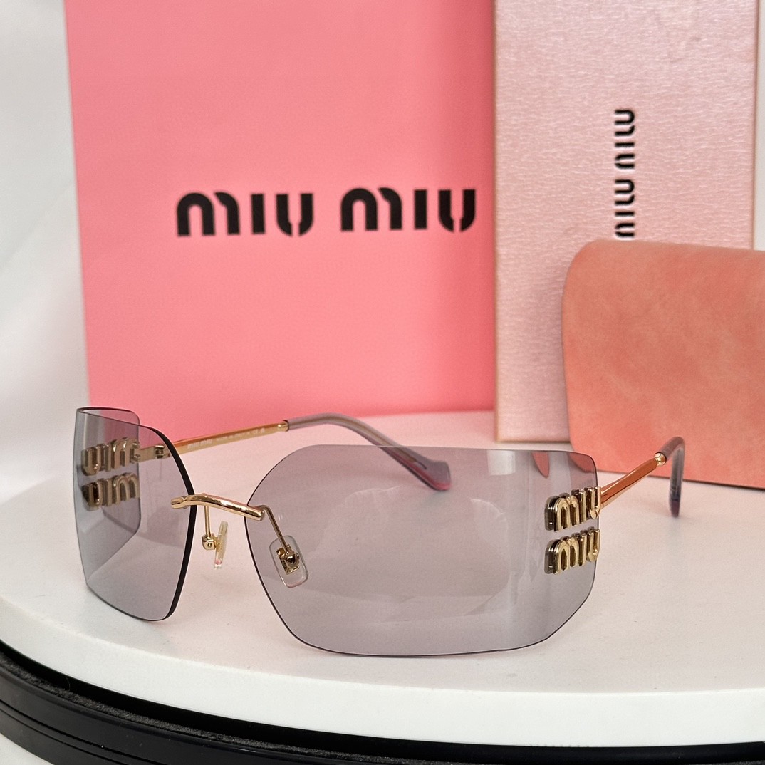 ‼️  MIUMIU女孩新色来啦～ 想焊在脸上的墨镜
硬货不怕迟到～历经几个月ZP开模打造
任何细节完美