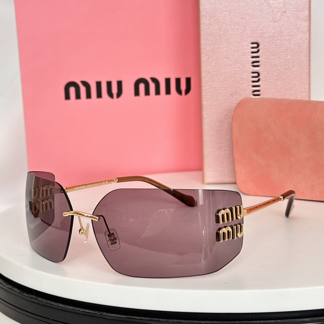 ‼️  MIUMIU女孩新色来啦～ 想焊在脸上的墨镜
硬货不怕迟到～历经几个月ZP开模打造
任何细节完美