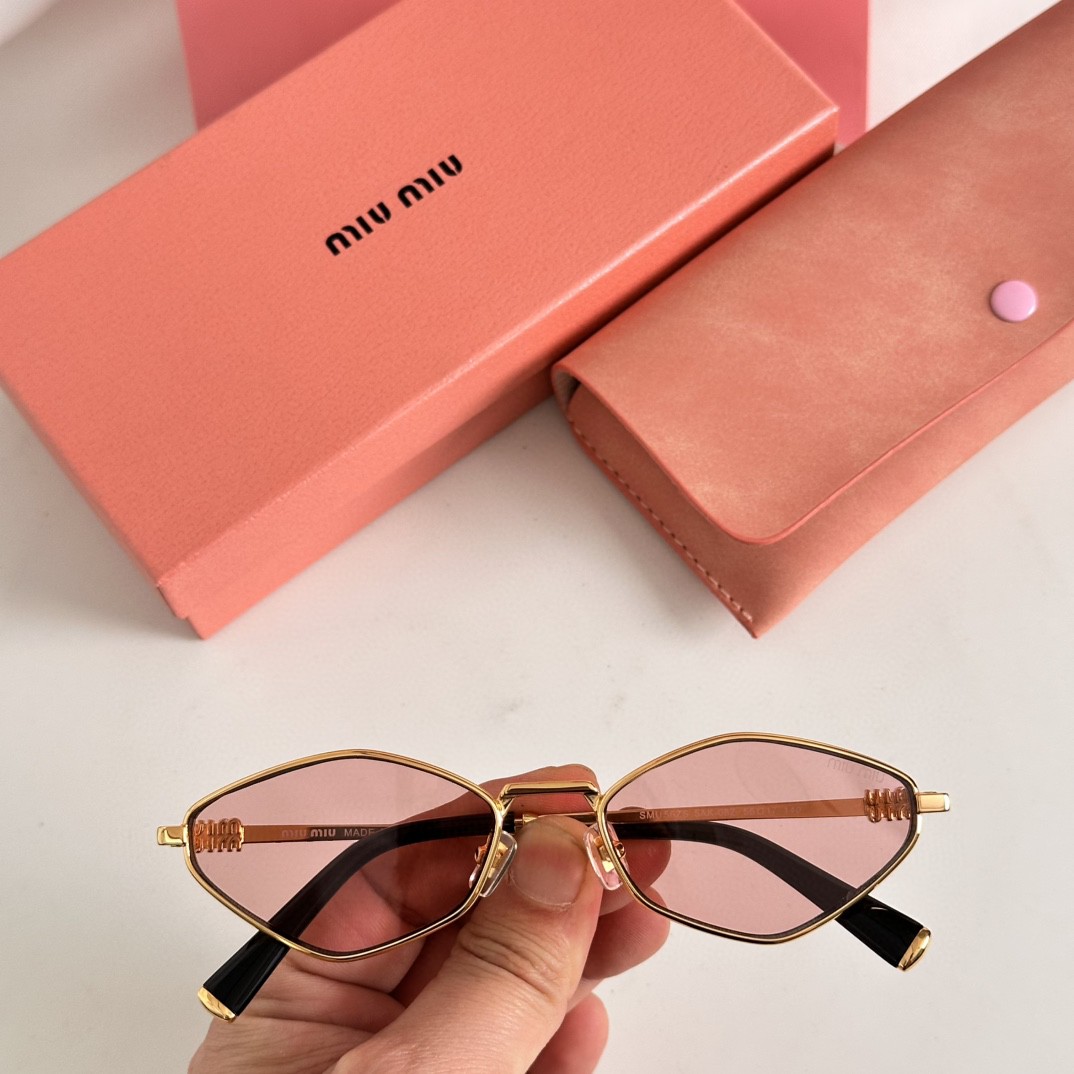  流行款  MIU M* MODELSMU56ZS
SIZE：56口17-145