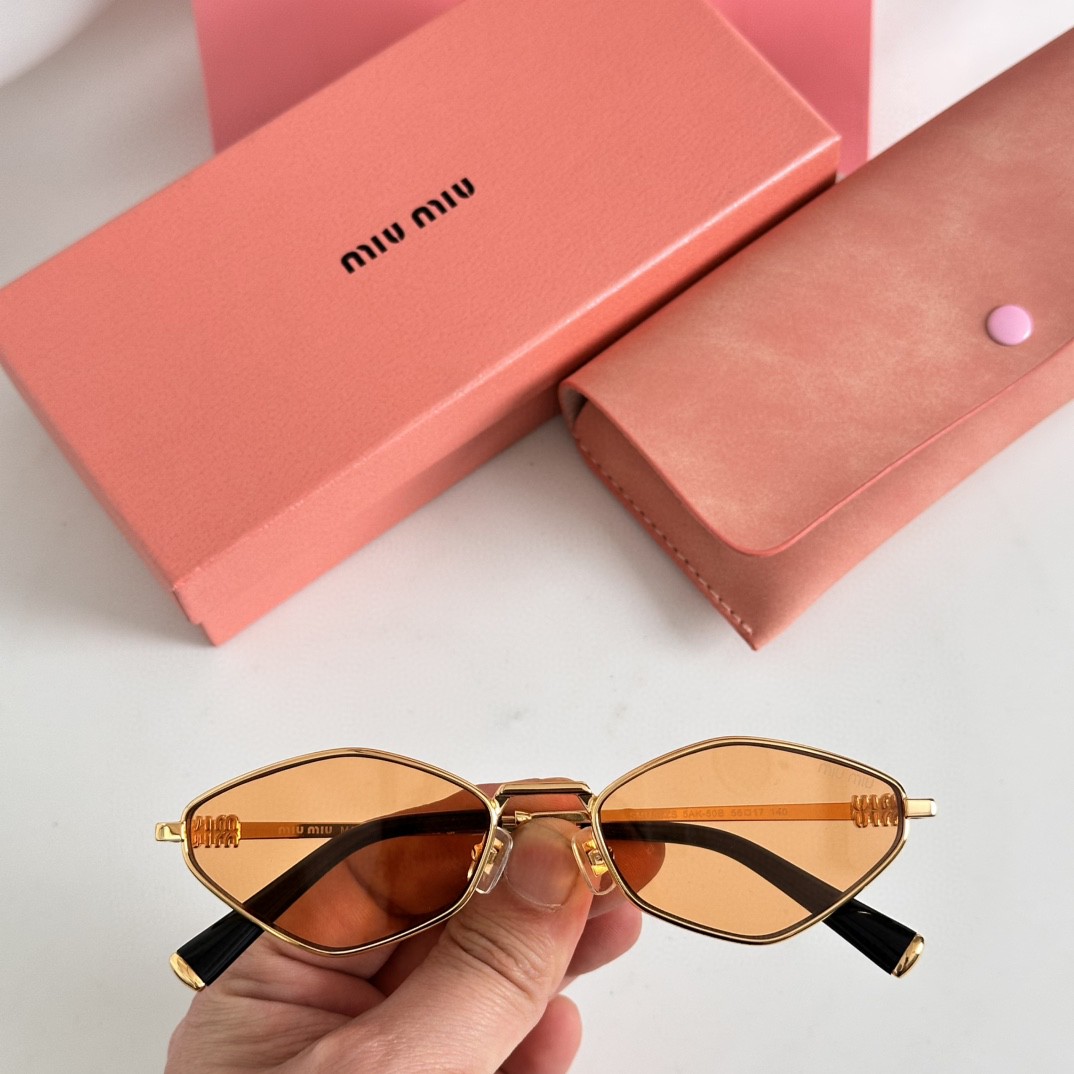  流行款  MIU M* MODELSMU56ZS
SIZE：56口17-145