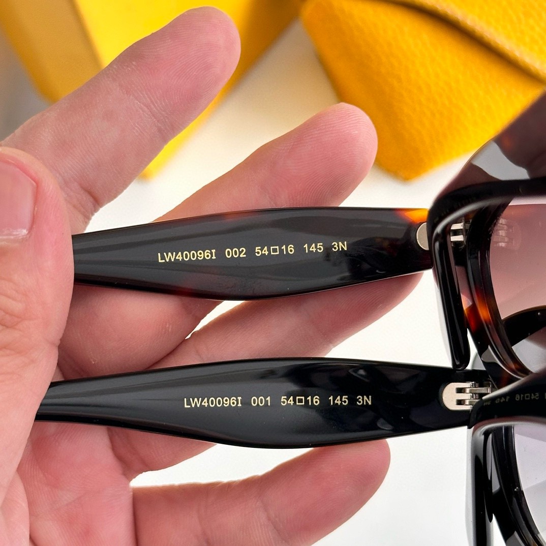  ‼️LOE*E 罗意威 Model：LW40096I
Size：54口16-145