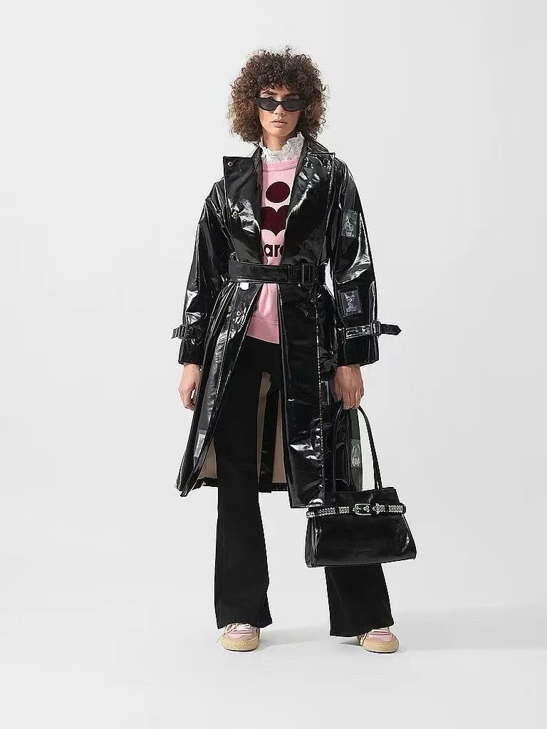 ‼️ 模特图 Bottega Veneta太阳镜，专为现代女性打造，尽显精致优雅与时尚格调。纤细的猫眼造