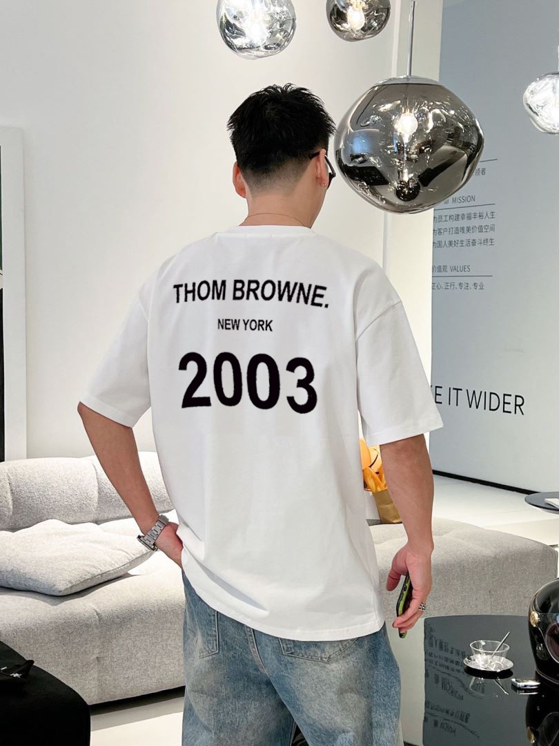 汤姆布朗新款字母印花双层重工短袖T桖字母图案不管是T桖还是卫衣都是每年的爆款单品前幅大面积印花采用大康丽