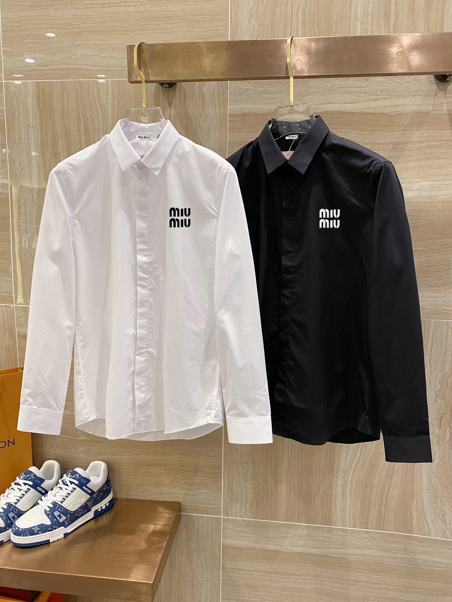 Luxurious Natural Cotton Shirt for Cabinet Members: Sizes 38-42, Black and White. - 图片 1