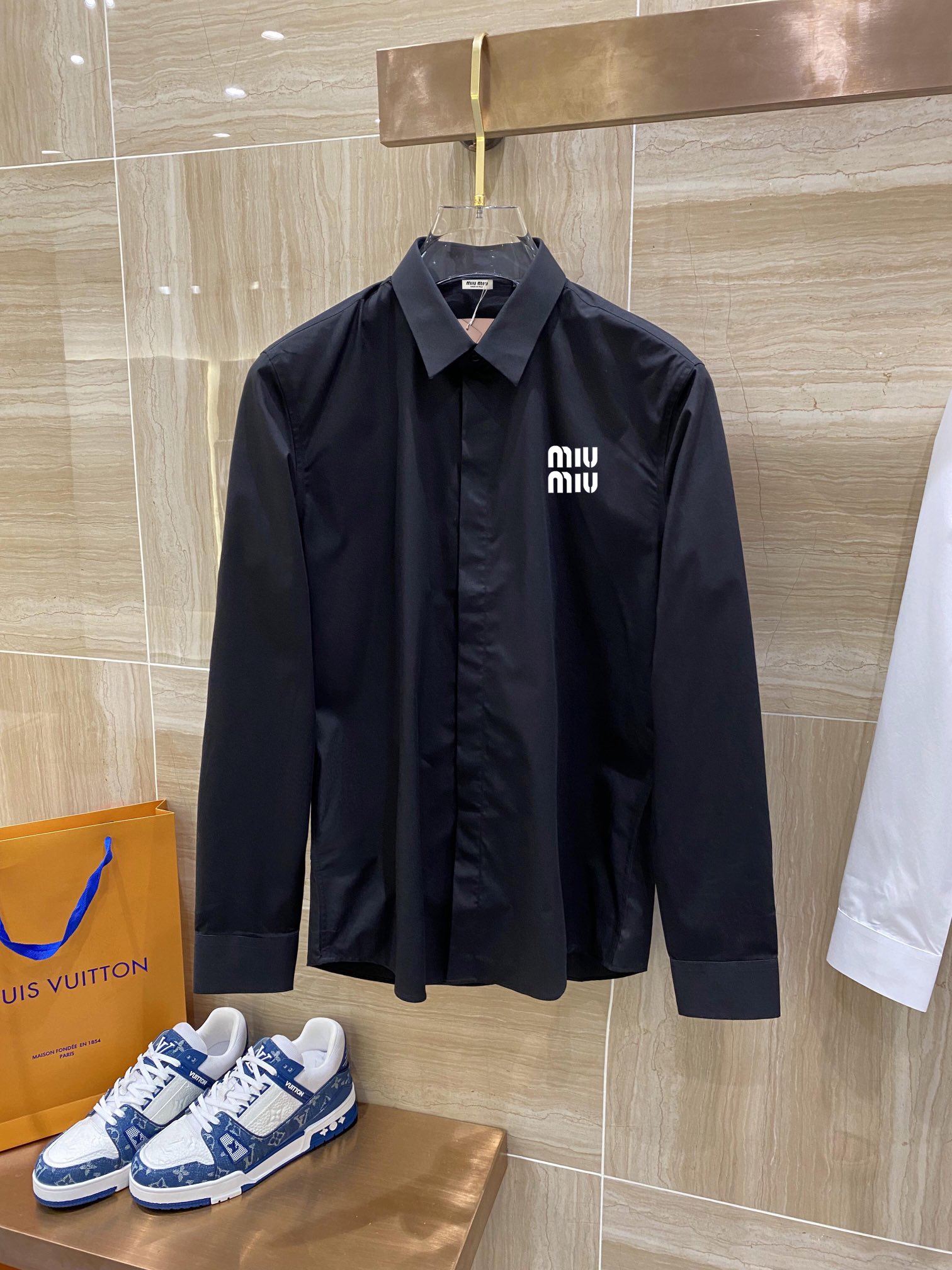 Luxurious Natural Cotton Shirt for Cabinet Members: Sizes 38-42, Black and White. - 图片 3