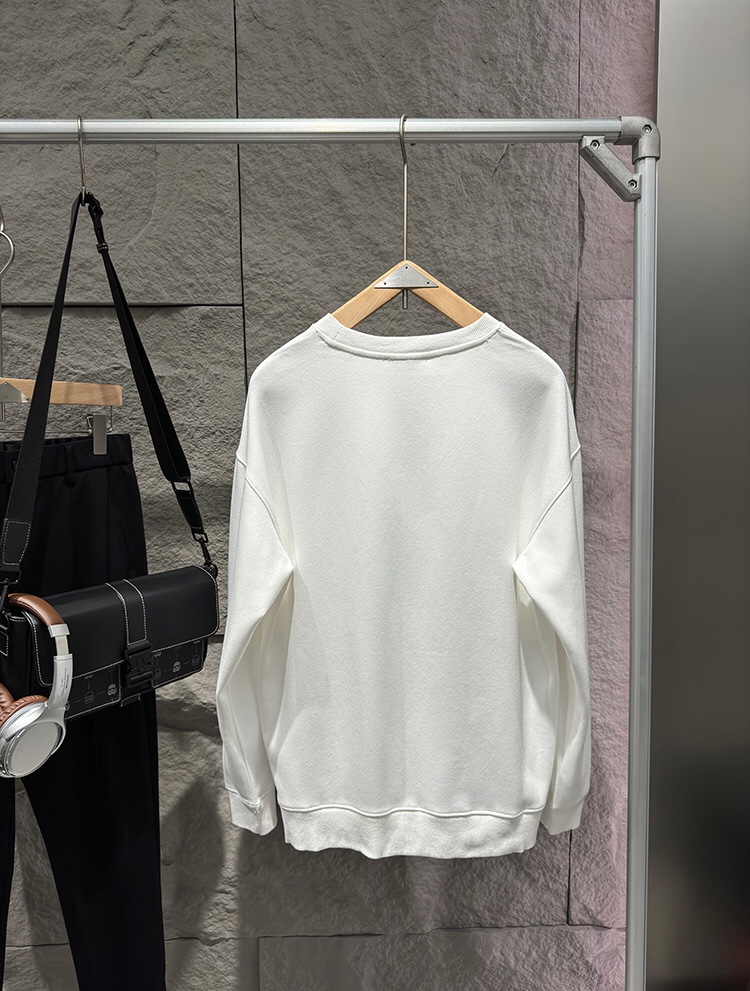 Givenchy Official Network Introduces High-Quality Double-Edged T-Shirts with Unique Digital Prints - 图片 3