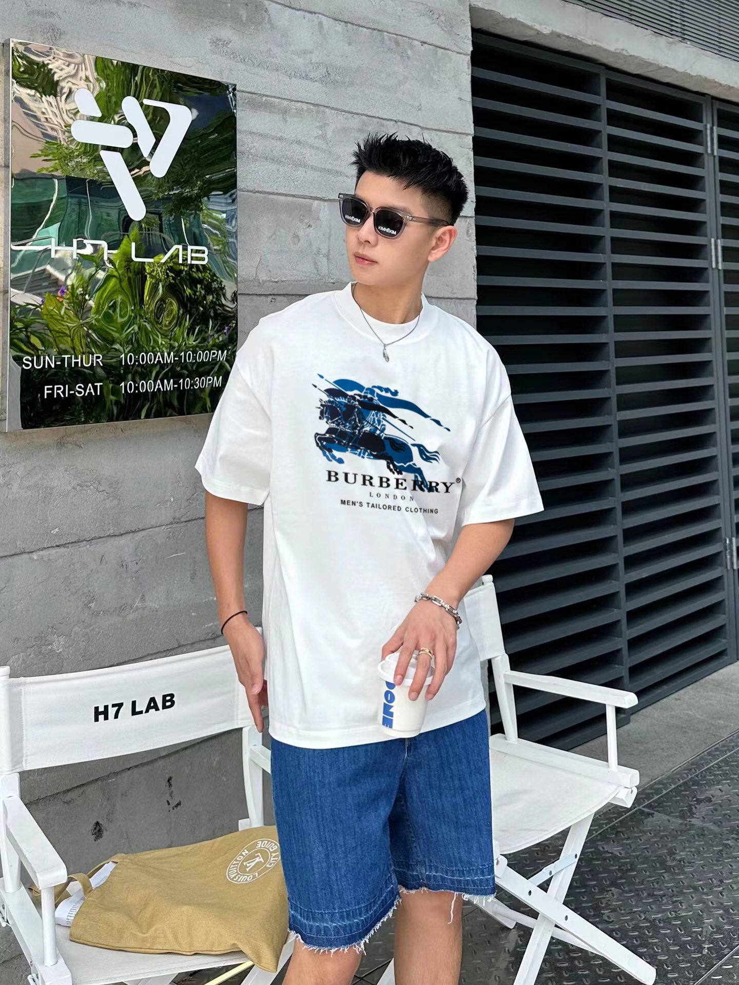 Grand Canary Digital Printer Used for Expensive T-Shirt Production with Reduced Pattern Size. - 图片 2