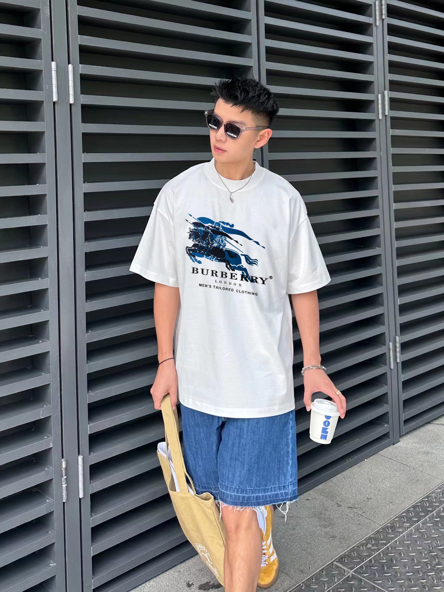 Grand Canary Digital Printer Used for Expensive T-Shirt Production with Reduced Pattern Size. - 图片 1