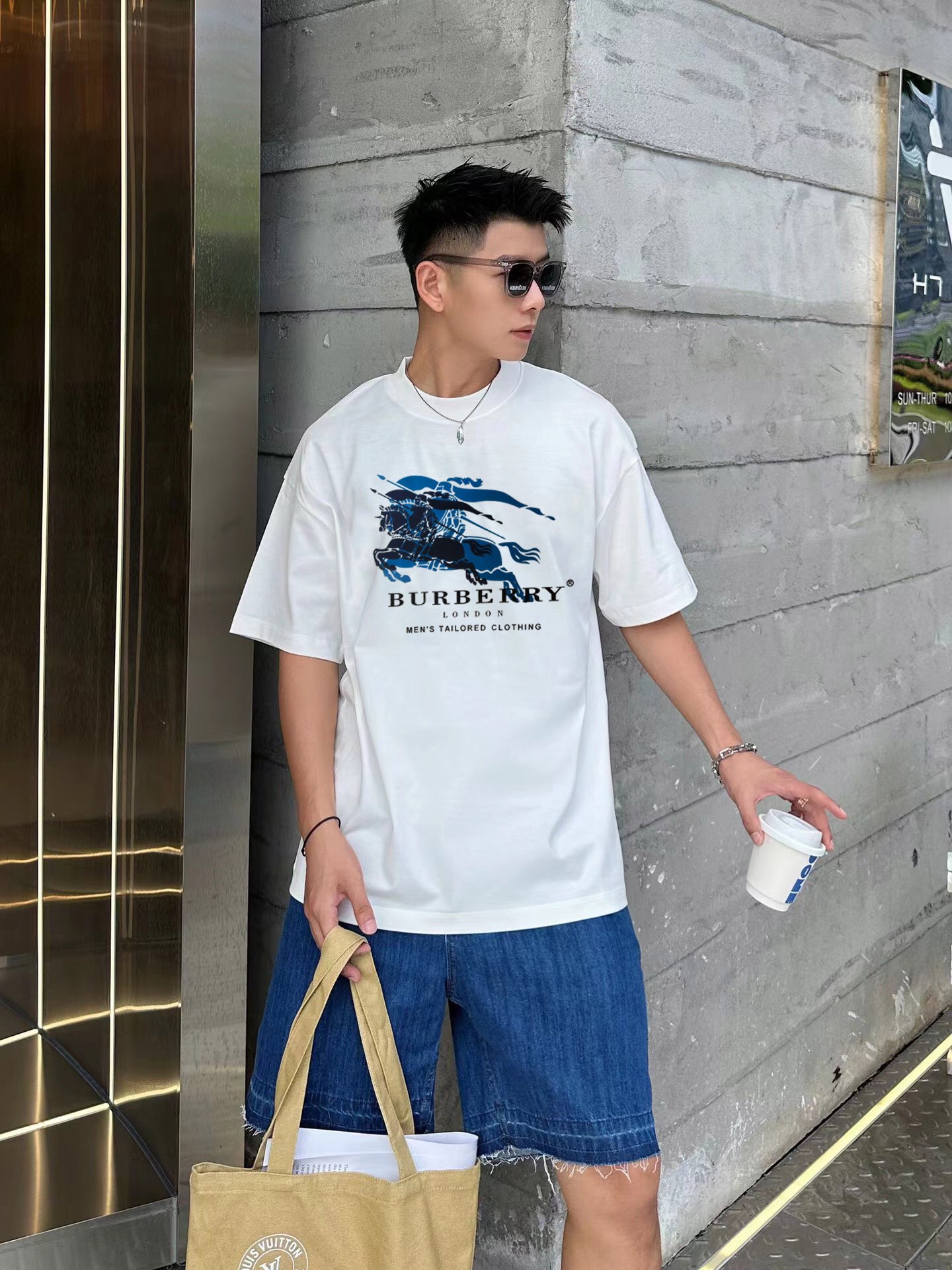Grand Canary Digital Printer Used for Expensive T-Shirt Production with Reduced Pattern Size. - 图片 3