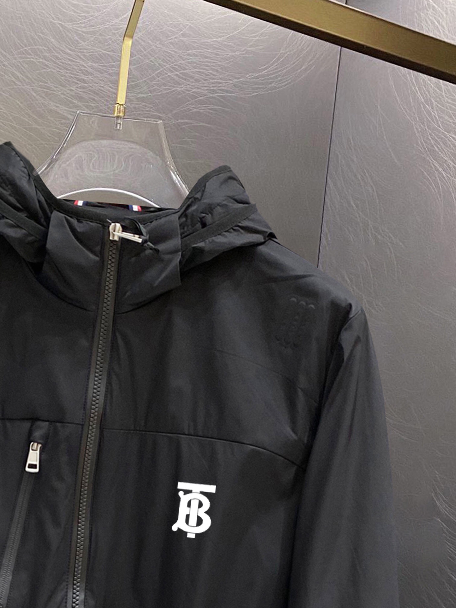 ￼ ￼ ￼ ￼ ￼ ￼ ￼ ￼ ￼ ￼ ￼ 巴宝莉 官网同步发行 胸前印花品牌logo 功能性 机能运动