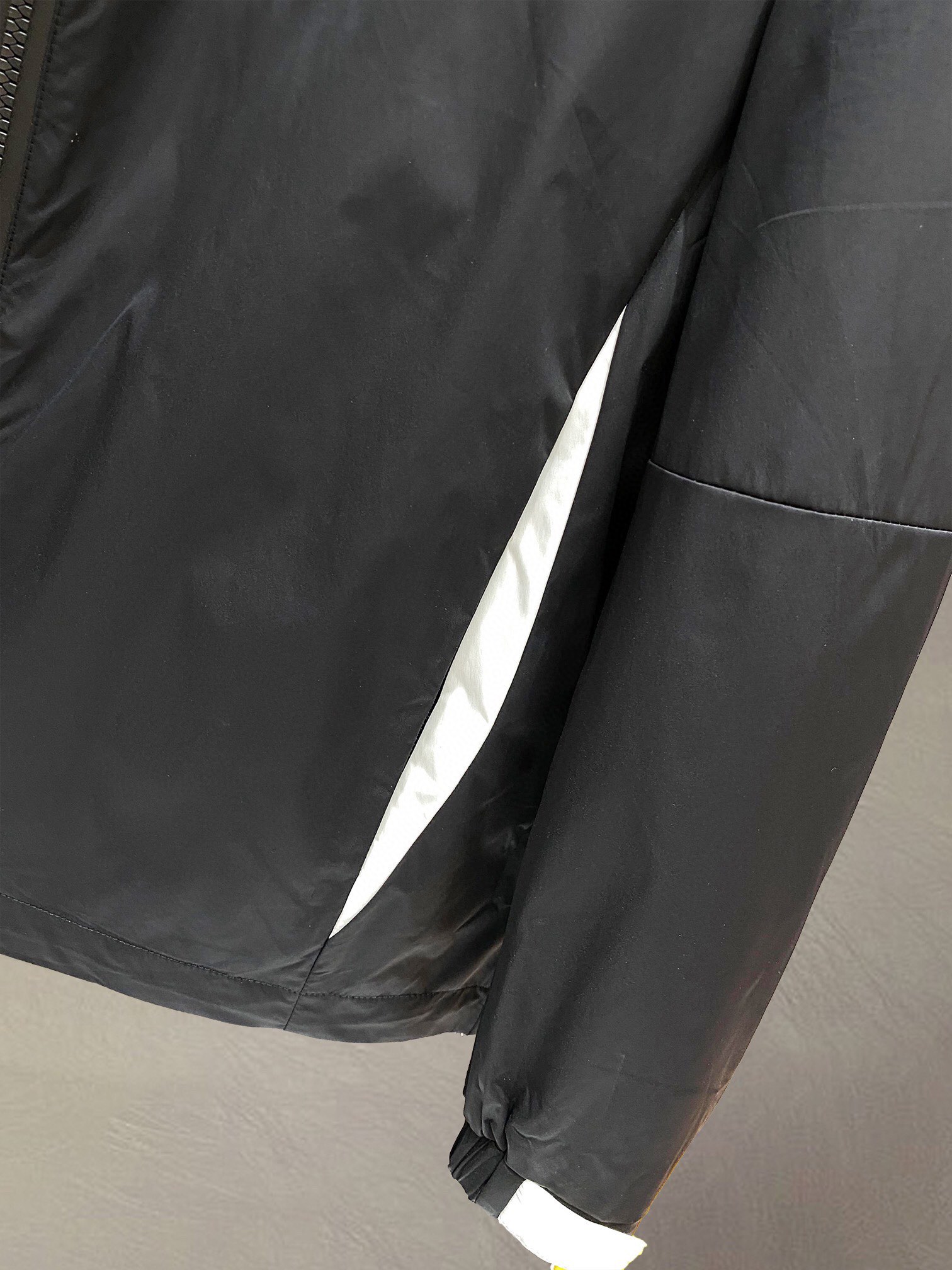 ￼ ￼ ￼ ￼ ￼ ￼ ￼ ￼ ￼ ￼ ￼ 巴宝莉 官网同步发行 胸前印花品牌logo 功能性 机能运动