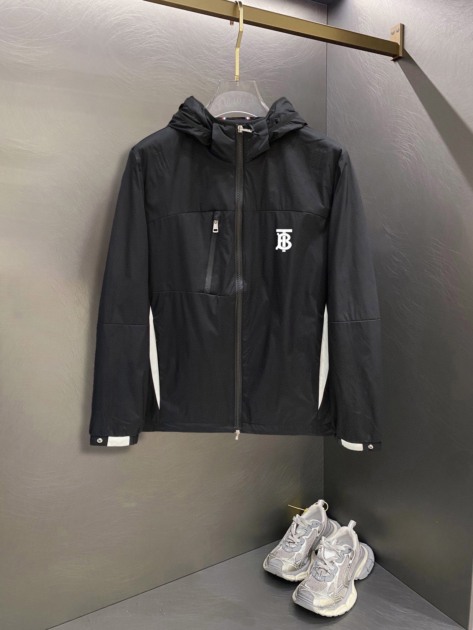 ￼ ￼ ￼ ￼ ￼ ￼ ￼ ￼ ￼ ￼ ￼ 巴宝莉 官网同步发行 胸前印花品牌logo 功能性 机能运动