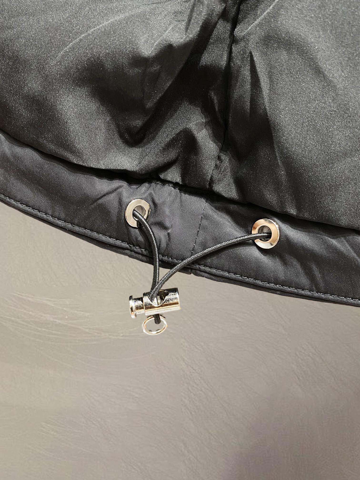 ￼ ￼ ￼ ￼ ￼ ￼ ￼ ￼ ￼ ￼ ￼ 巴宝莉 官网同步发行 胸前印花品牌logo 功能性 机能运动