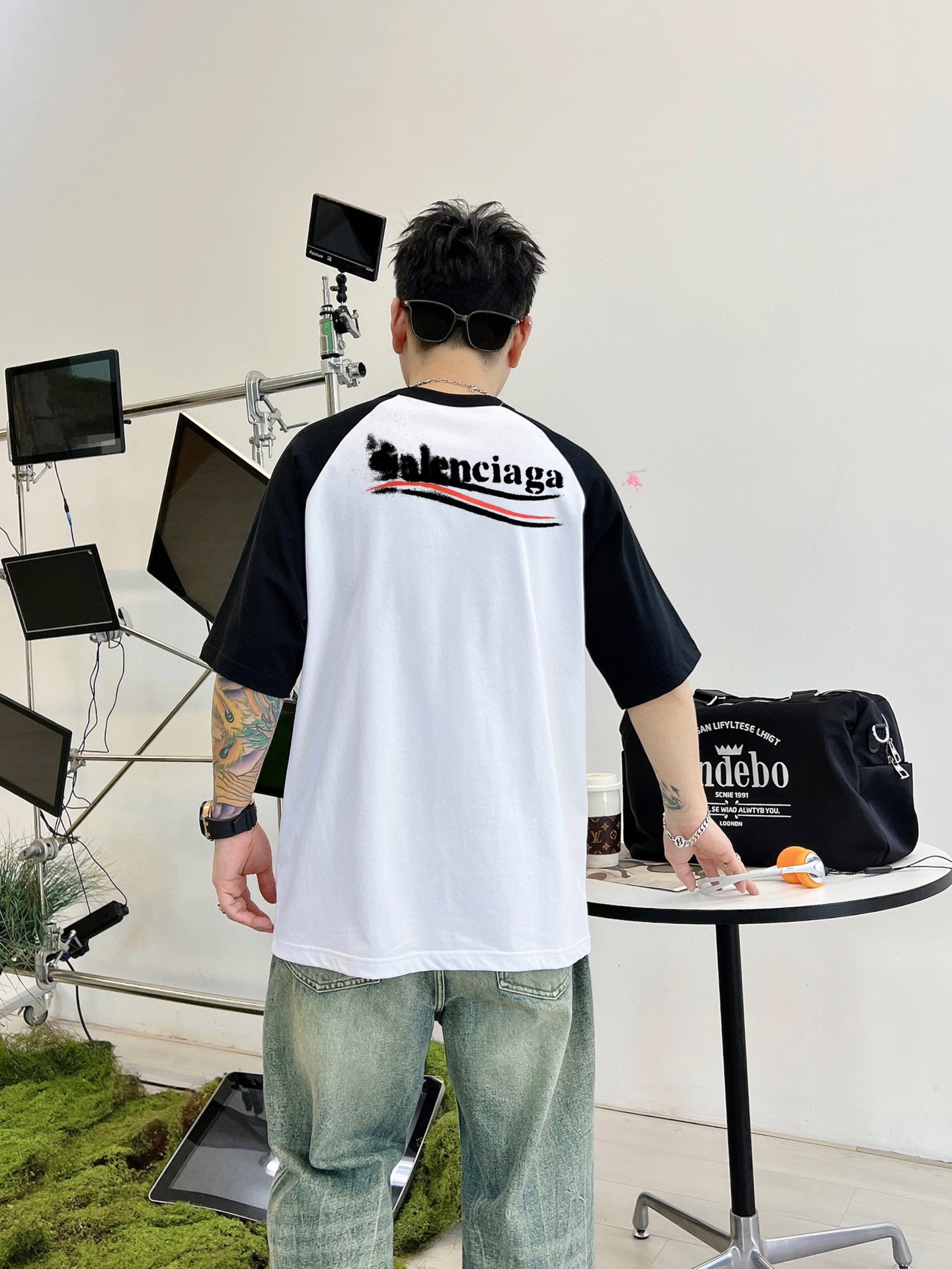 Paris Family’s High-Tech T-Shirts: Double-Stamped, Lightweight, and Size-Reduced Patterns - 图片 2